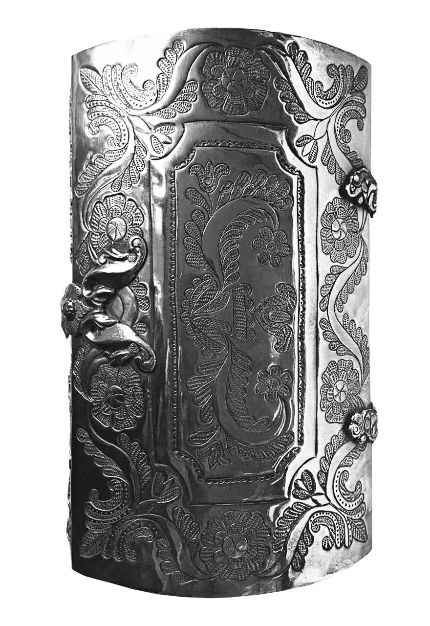 Mexican Viceregal Chiseled Silver Casket, Decorated with Organic Motifs For Sale