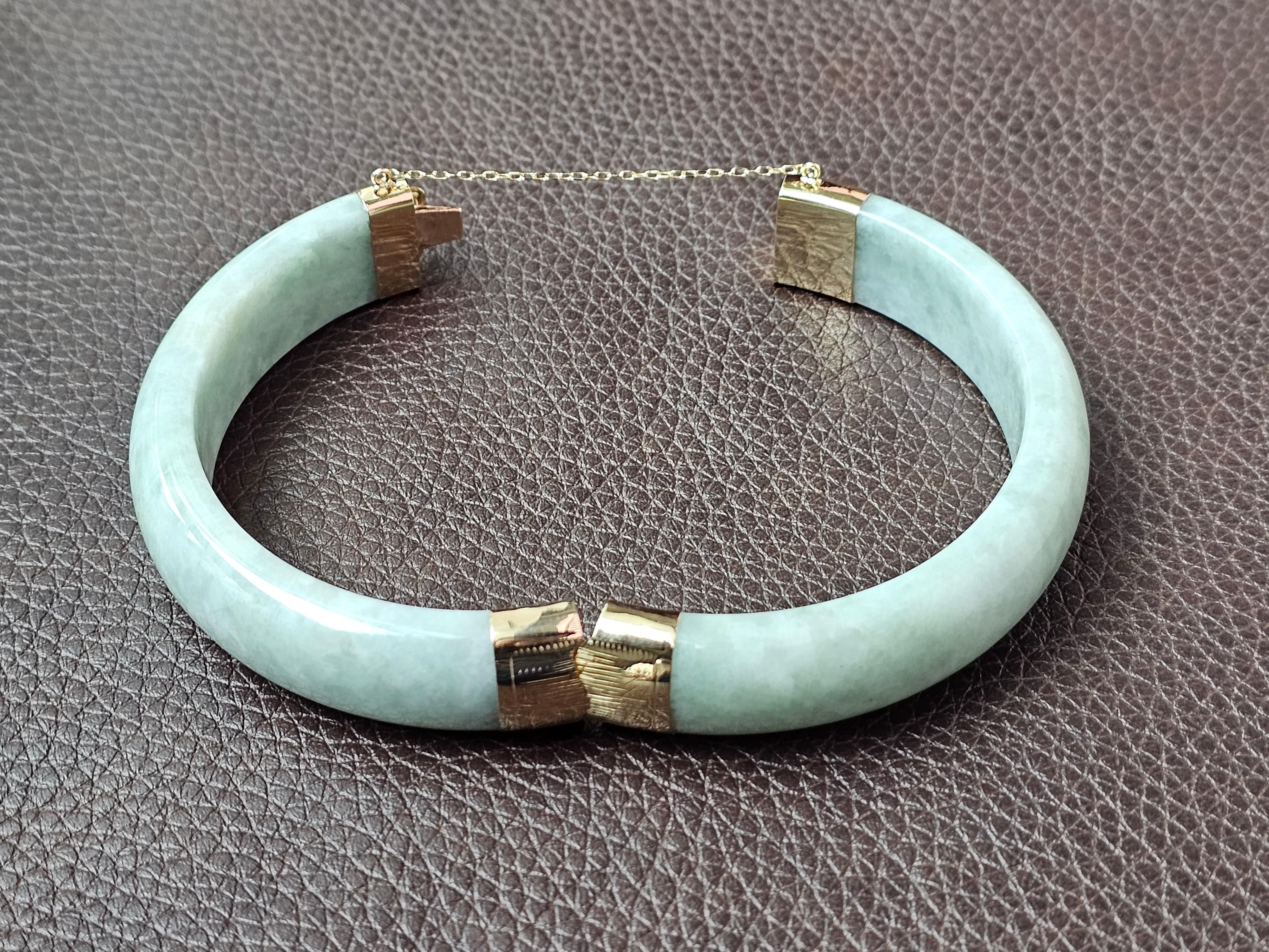 Viceroy's Circular Burmese A-Jade Bangle Bracelet (with 14K Gold) For Sale 4