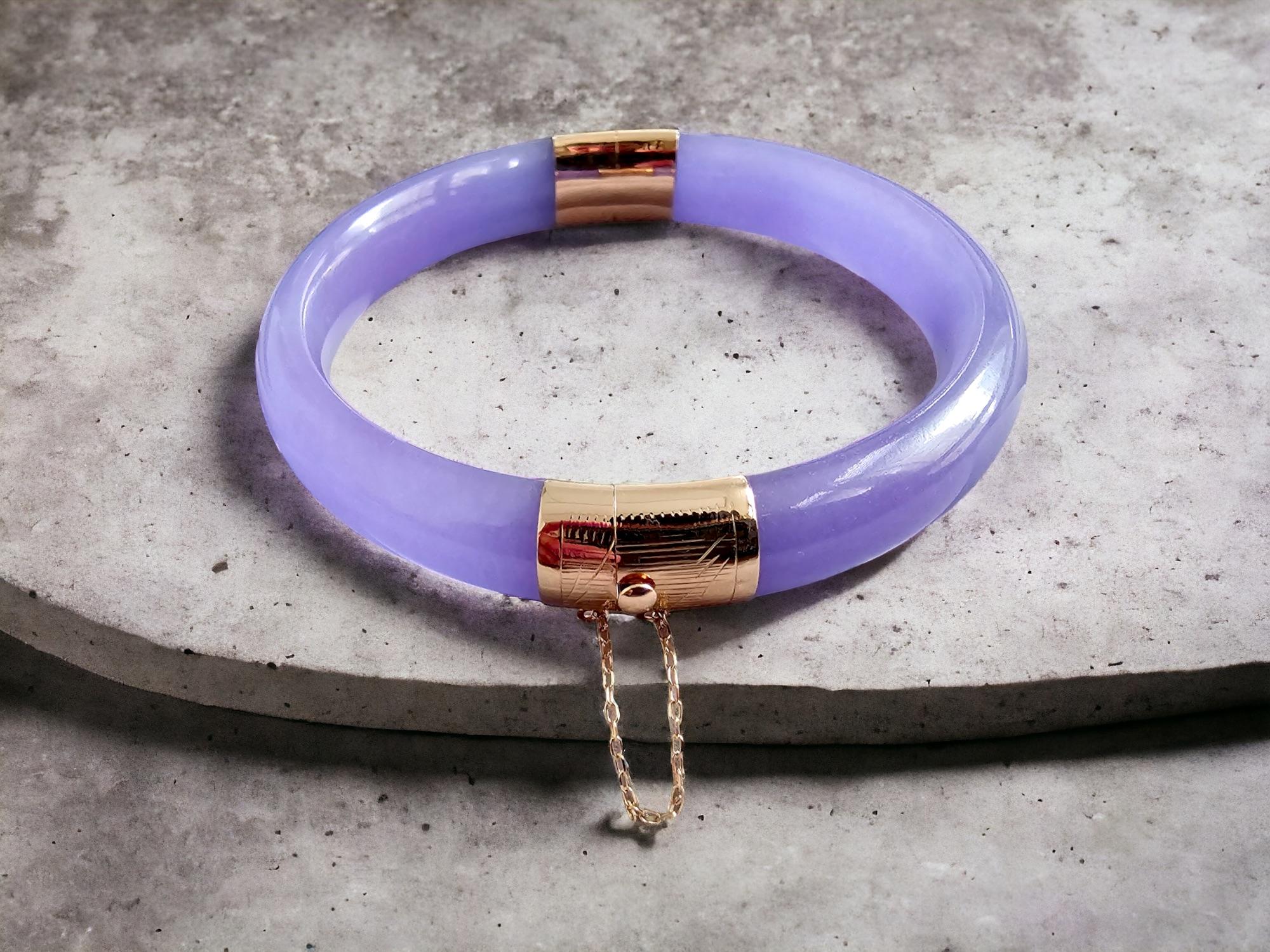 Viceroy's Circular Lavender Jade Bangle Bracelet (with 14K Yellow Gold) For Sale 4