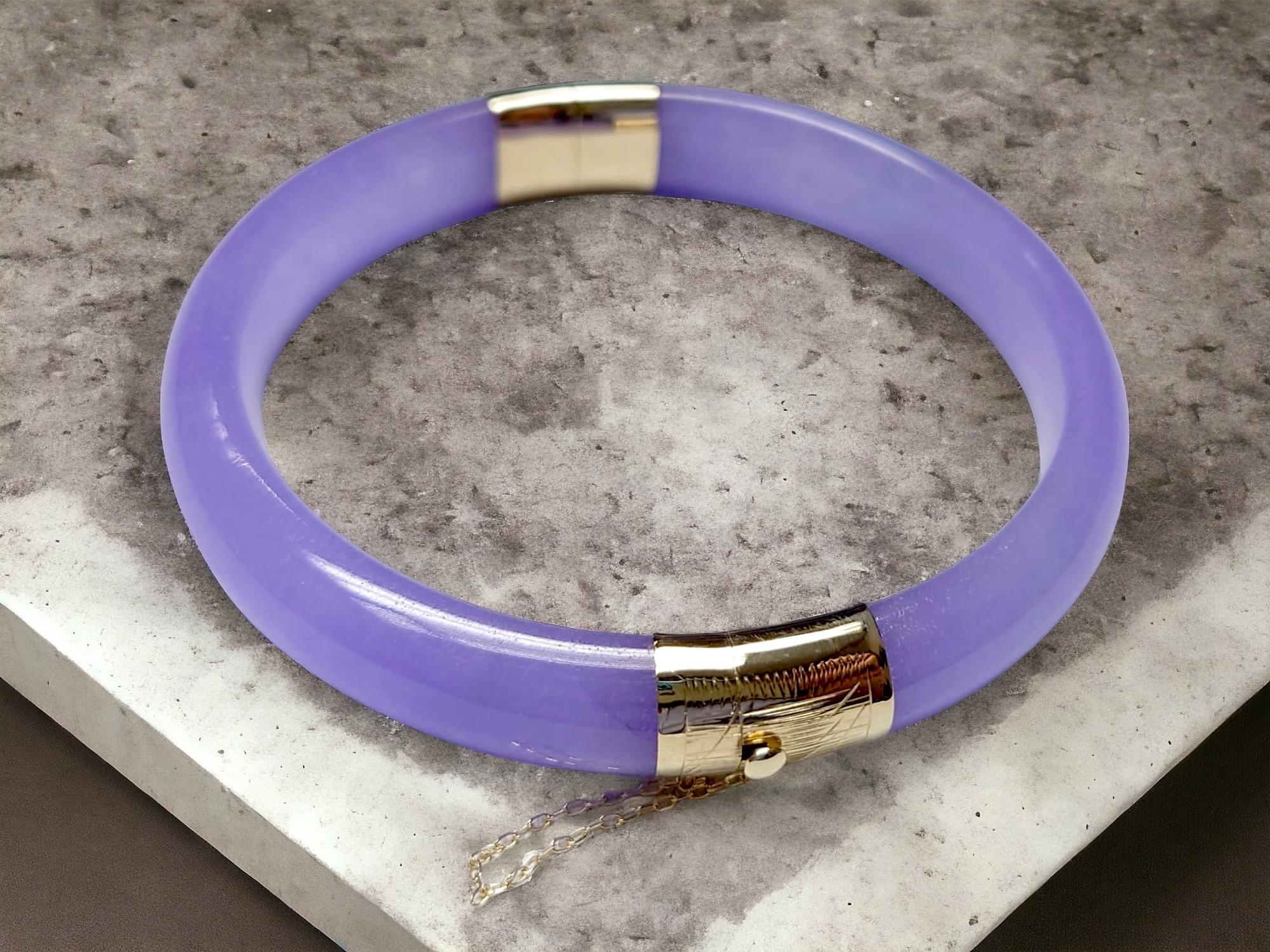 Viceroy's Circular Lavender Jade Bangle Bracelet (with 14K Yellow Gold) For Sale 9