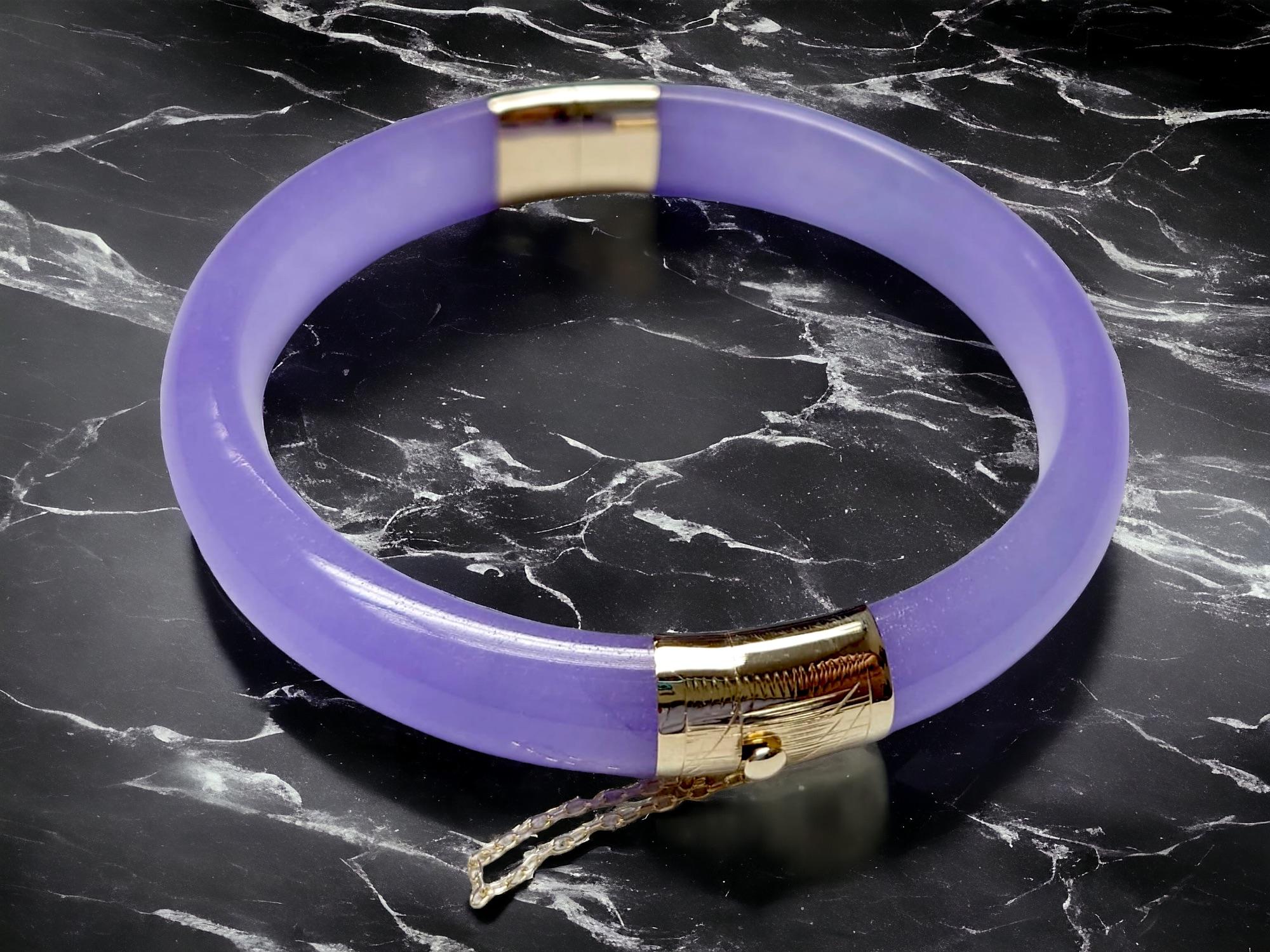 Viceroy's Circular Lavender Jade Bangle Bracelet (with 14K Yellow Gold) For Sale 10