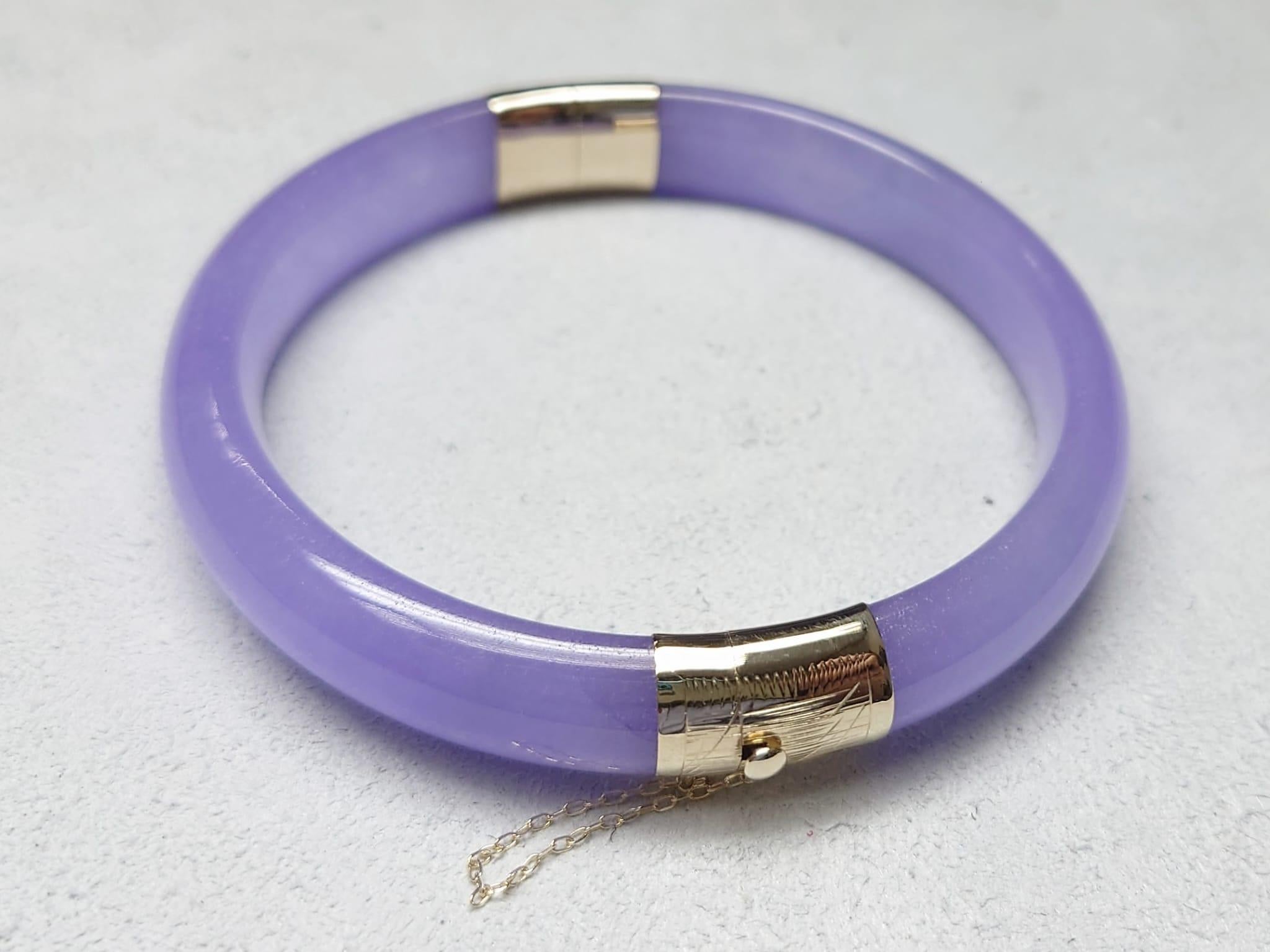 Viceroy's Circular Lavender Jade Bangle Bracelet (with 14K Yellow Gold) For Sale 9