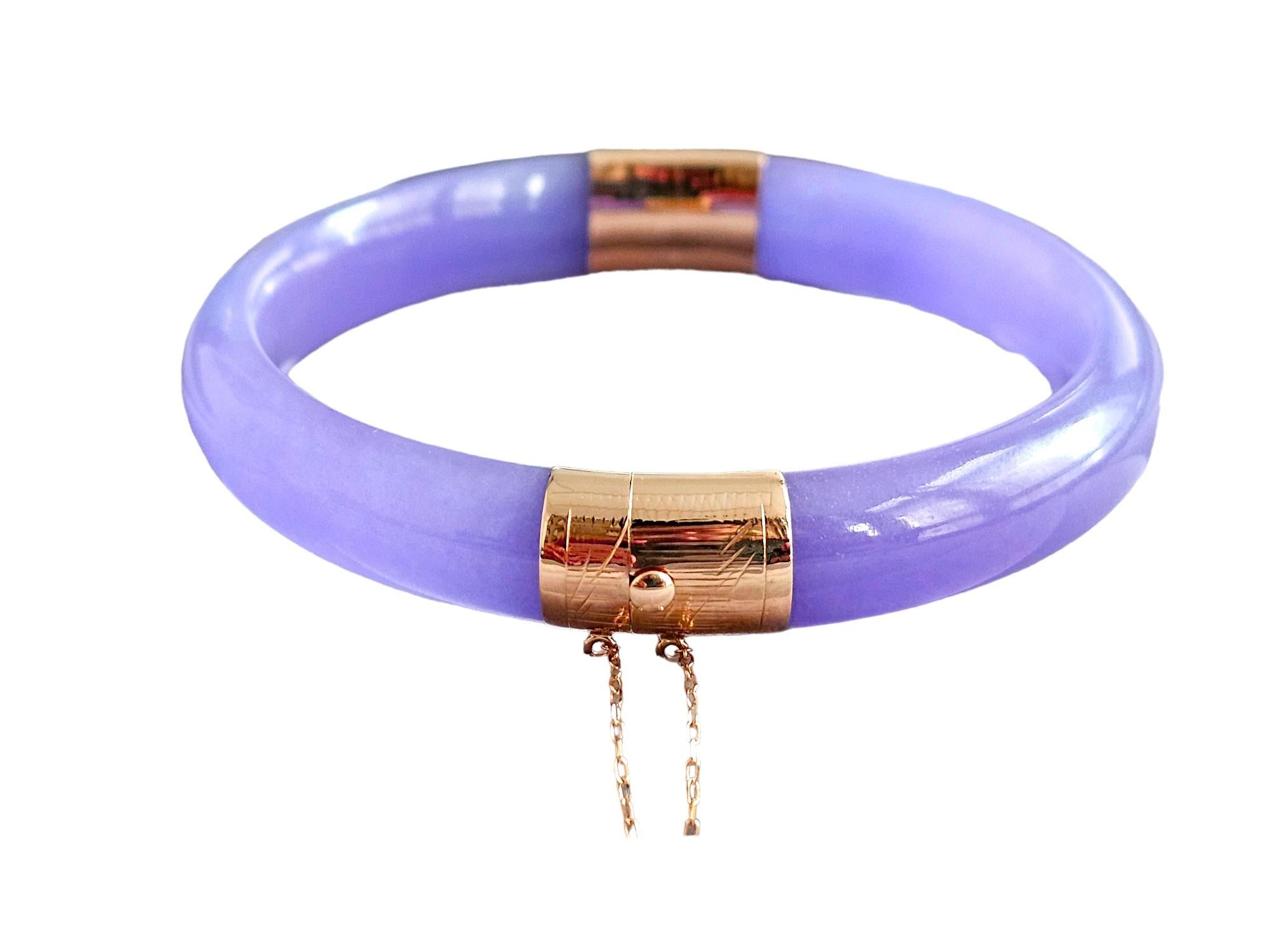 Using the best Handpicked Lavender Jadeite (B/C) from Burma, we created an authoritative and classy statement bangle bracelet. The 'Viceroy's Circular Lavender Jade Bangle Bracelet' accentuates the Gold and Lavender Jade Elements by displaying
