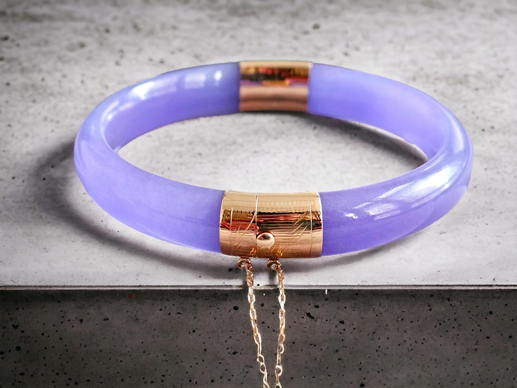 Mixed Cut Viceroy's Circular Lavender Jade Bangle Bracelet (with 14K Yellow Gold) For Sale