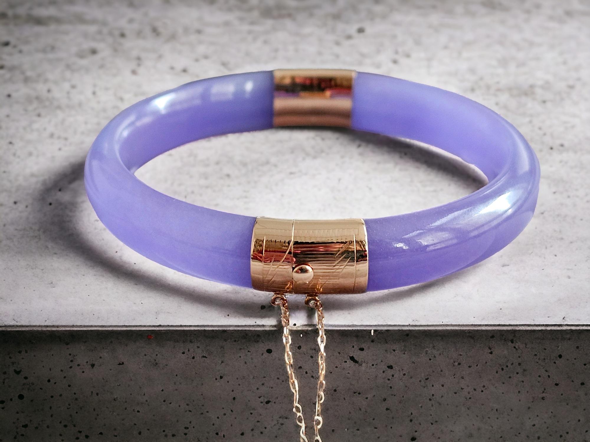 Viceroy's Circular Lavender Jade Bangle Bracelet (with 14K Yellow Gold) In New Condition For Sale In Kowloon, HK