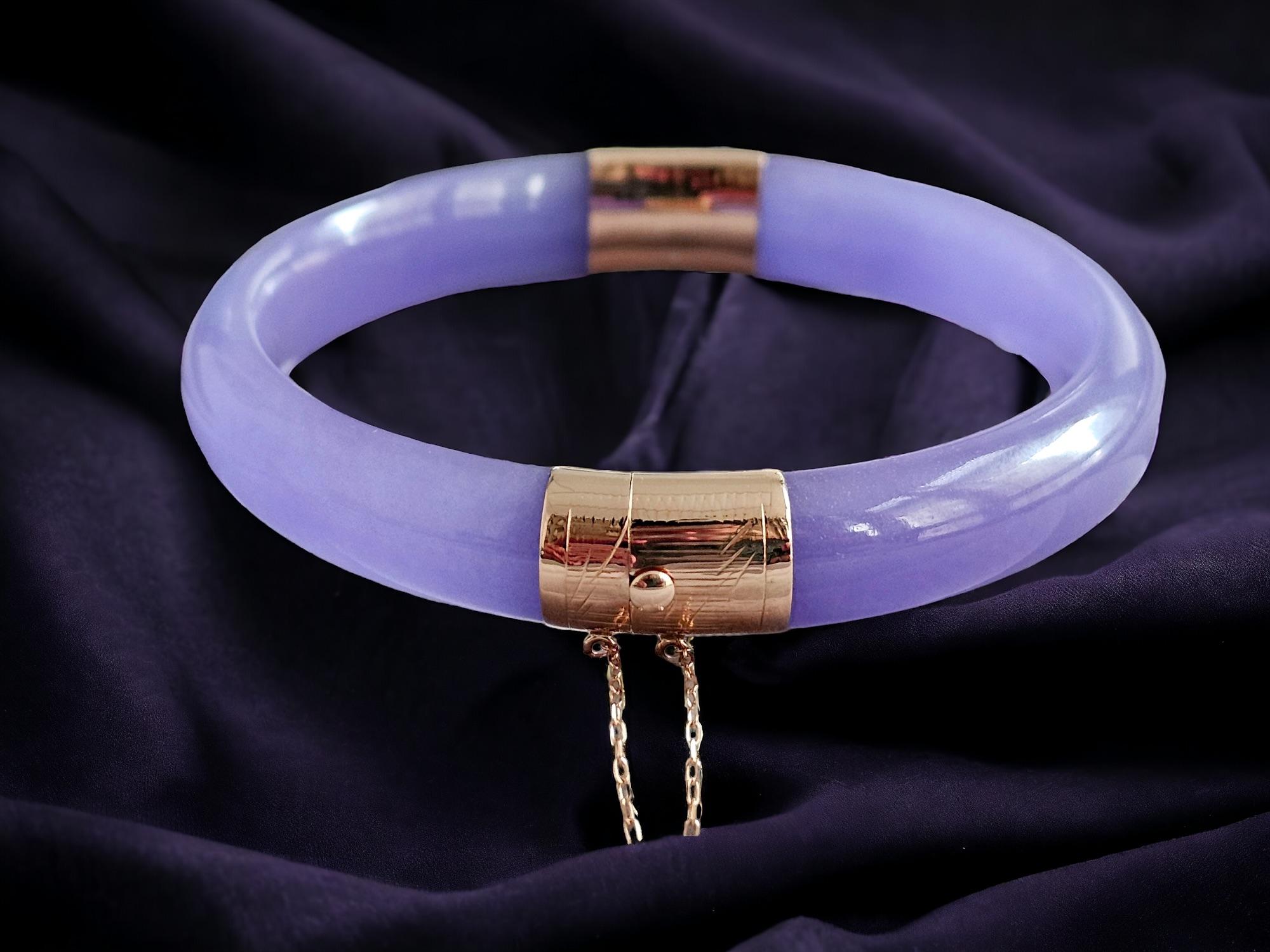 Viceroy's Circular Lavender Jade Bangle Bracelet (with 14K Yellow Gold) For Sale 3