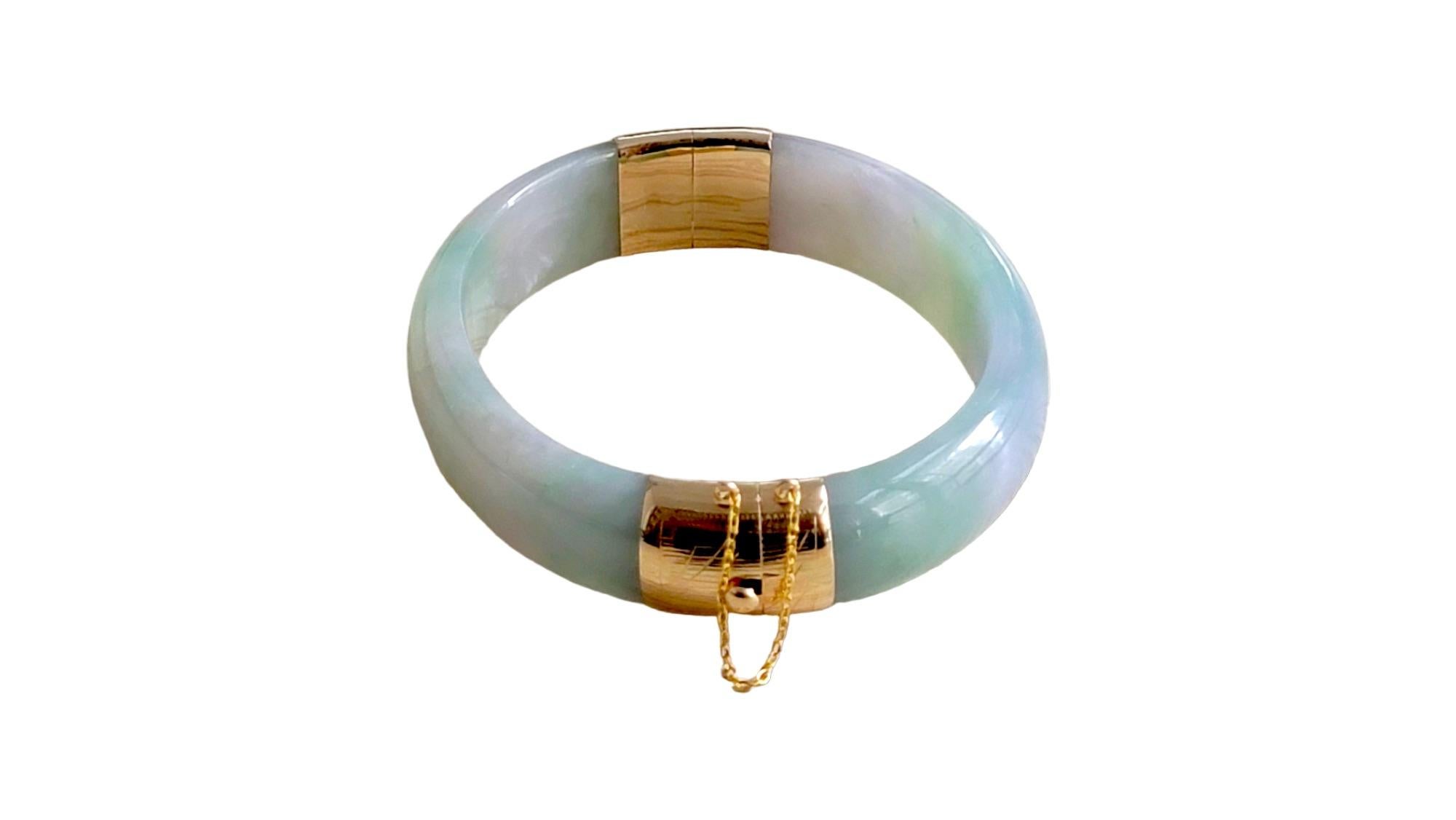Viceroy's Elliptical Burmese A-Jade Bangle Bracelet (with 14K Gold) In New Condition For Sale In Kowloon, HK