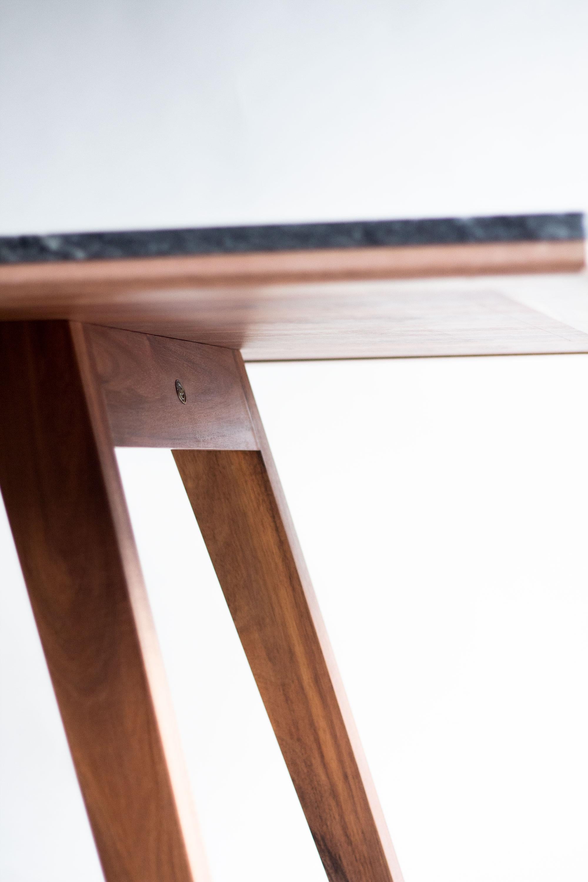 Vicina, Granite Rectangle Dining Table with Solid Walnut Base, Modern & Durable In New Condition For Sale In Ciudad De México, MX