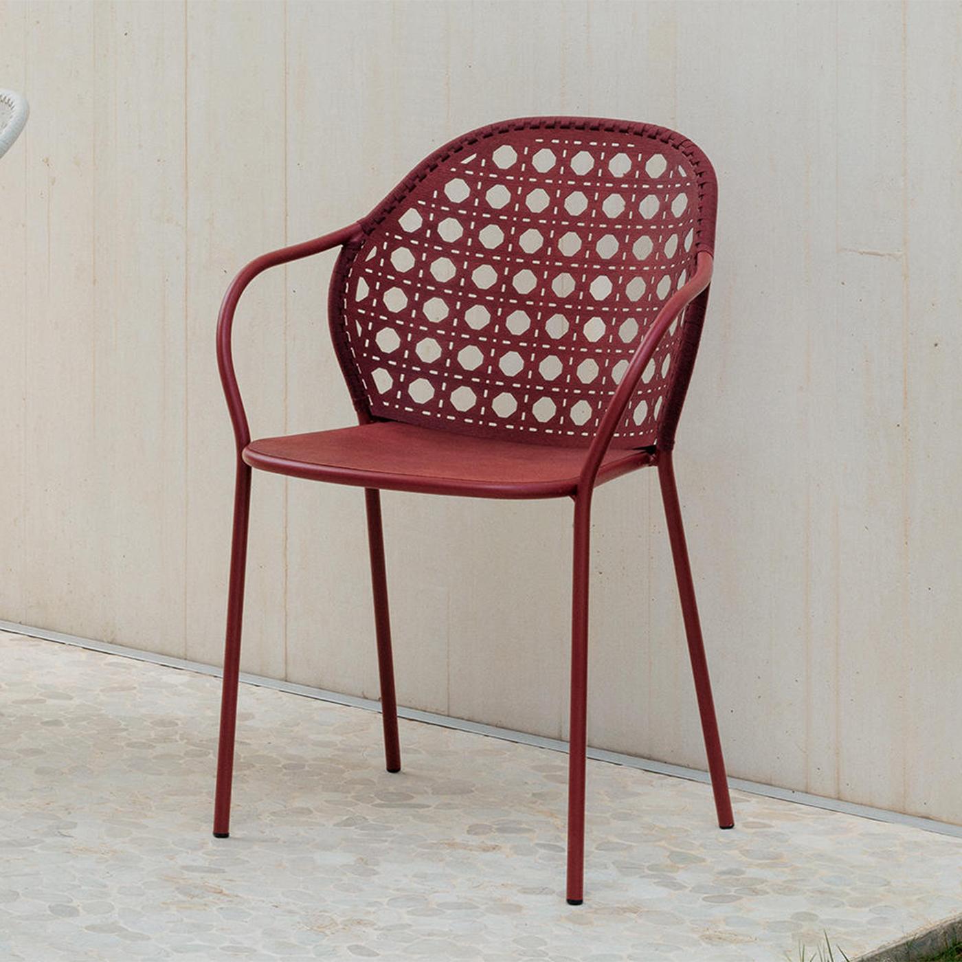 Chair Vick arm outdoor with frame structure in stainless steel
in coral finish, chair with armrests with seat and backrest made 
in outdoor wood in coral finish. Stackable chairs.
Also available on request in white finish.