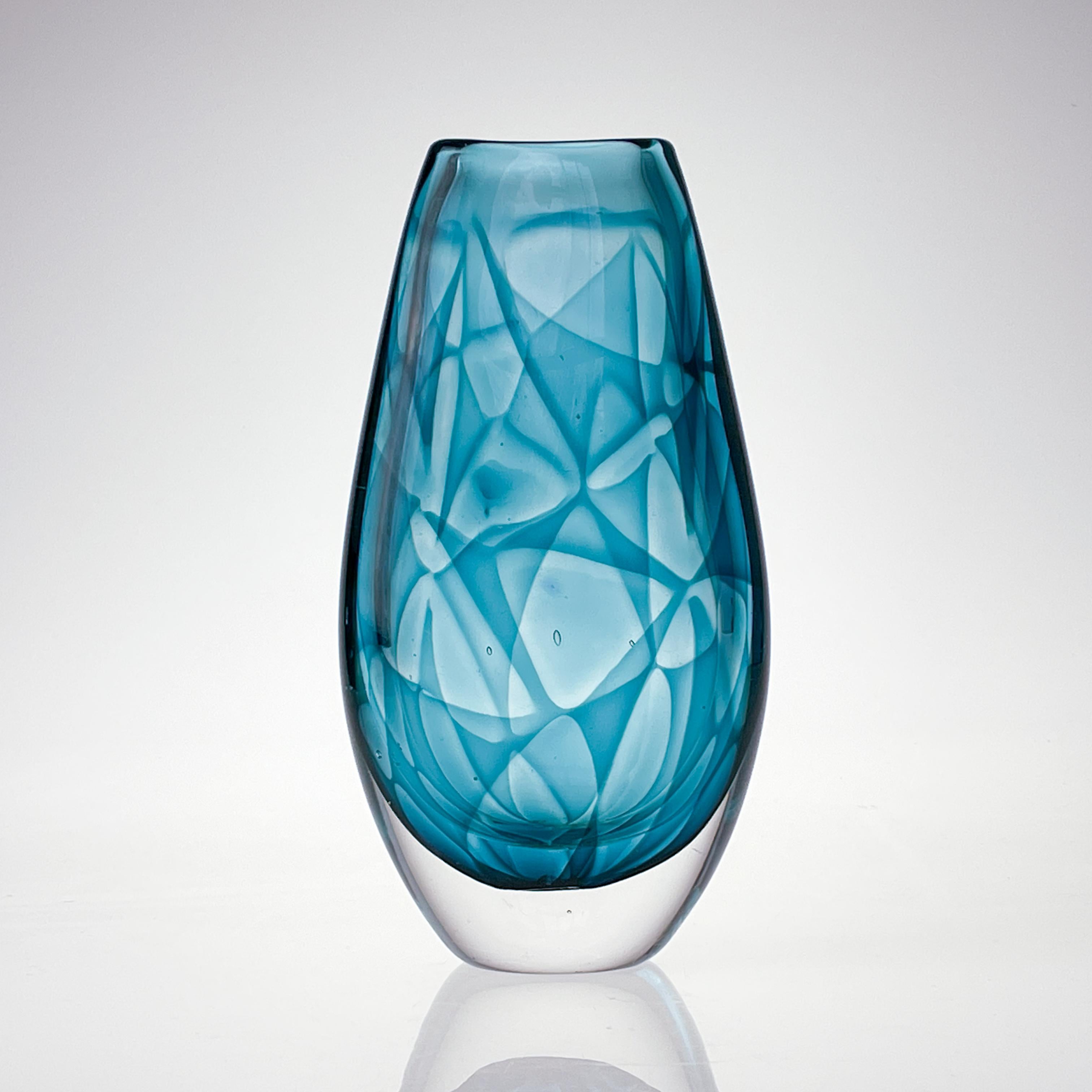 Scandinave moderne Vicke Lindstrand vase d'art moderne scandinave en verre couleur turquoise, années 1960 en vente