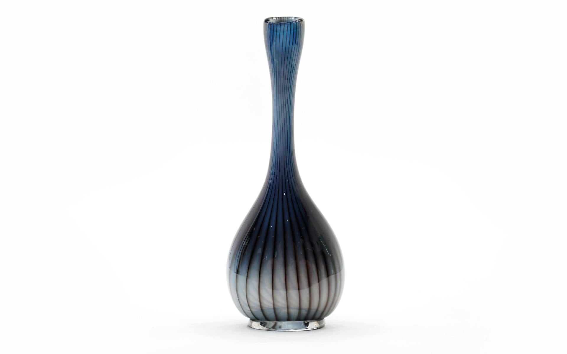 Swedish Mid-Century Modern Blue Bud Art glass vase by Swedish glass artist Vicke Lindstrand for Kosta Boda circa 1950. From the 