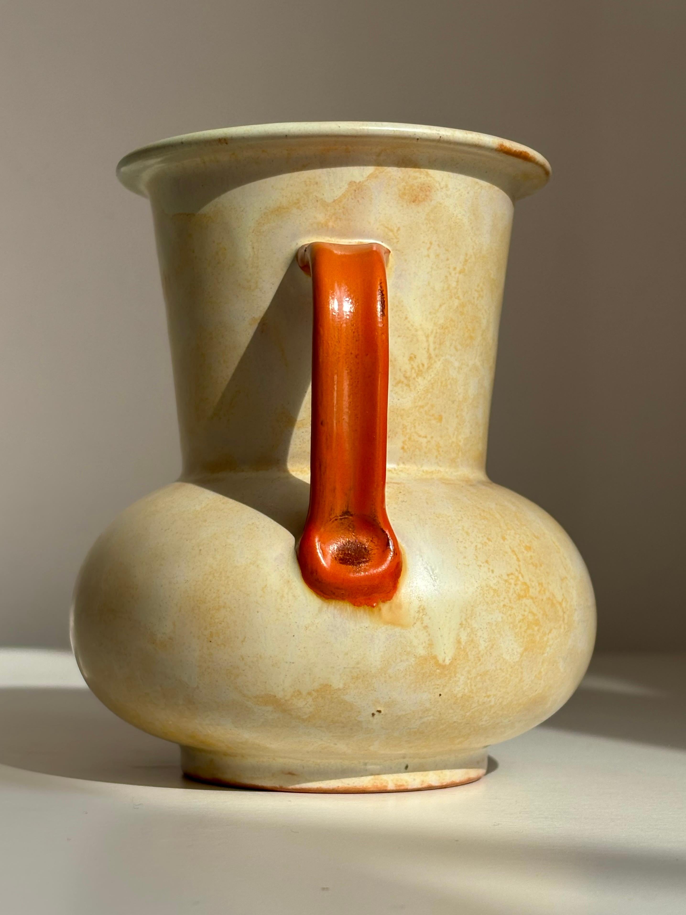 Vicke Lindstrand Dusty Yellow Ceramic Vase, Upsala Ekeby, Sweden, 1940s In Good Condition For Sale In Copenhagen, DK