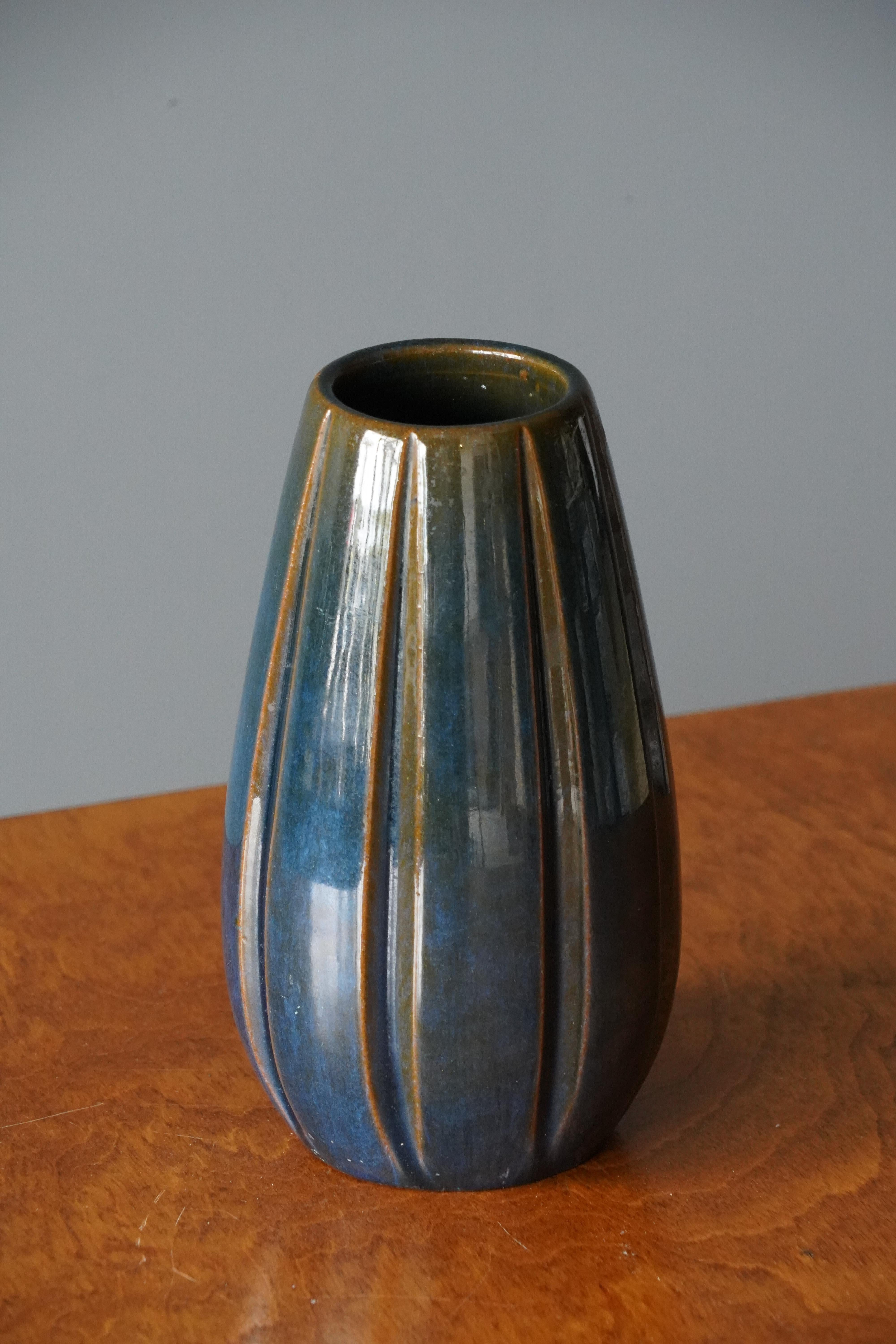 Organic Modern Vicke Lindstrand, Fluted Vase, Glazed Stoneware, Upsala-Ekeby, Sweden, 1940s