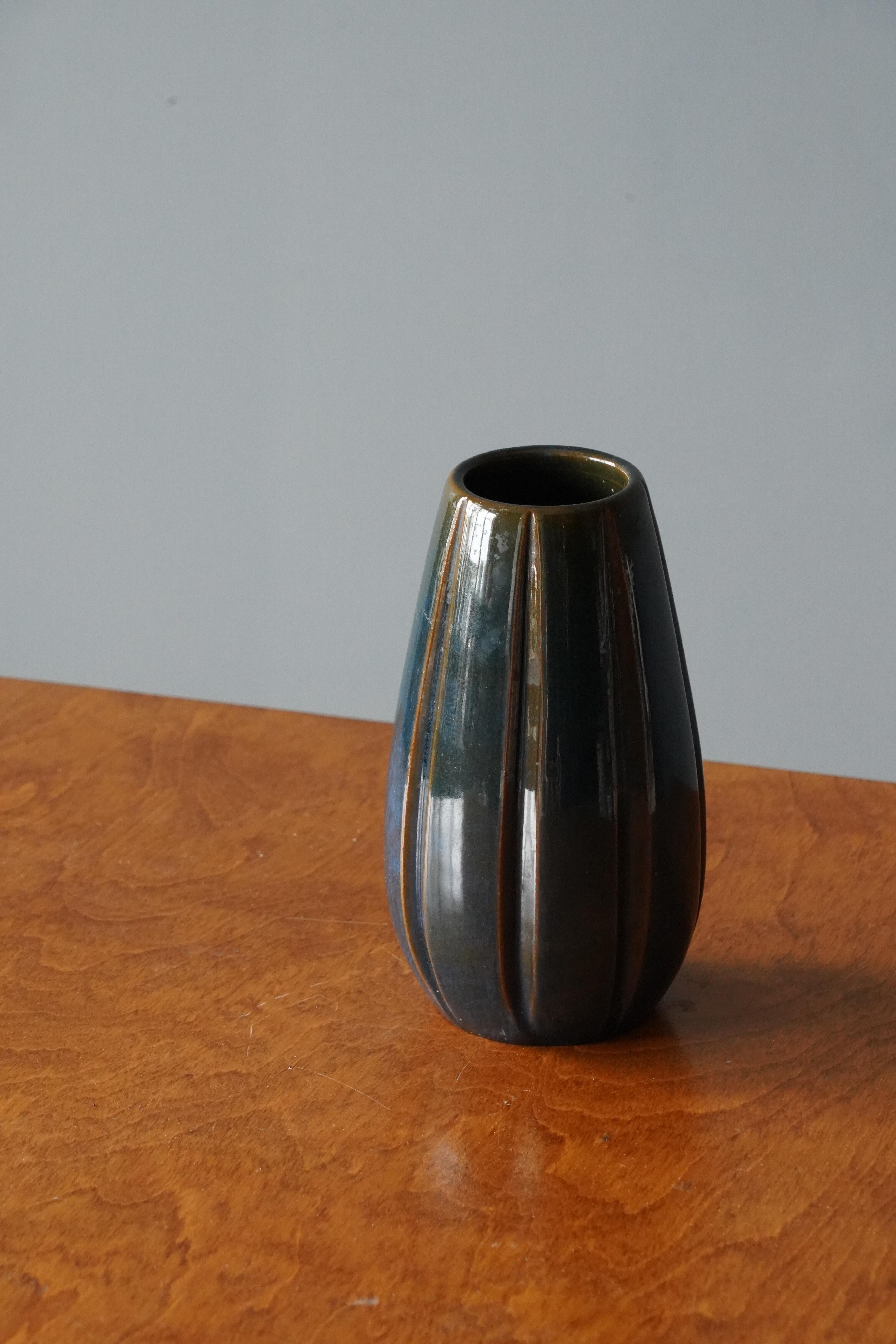 Swedish Vicke Lindstrand, Fluted Vase, Glazed Stoneware, Upsala-Ekeby, Sweden, 1940s