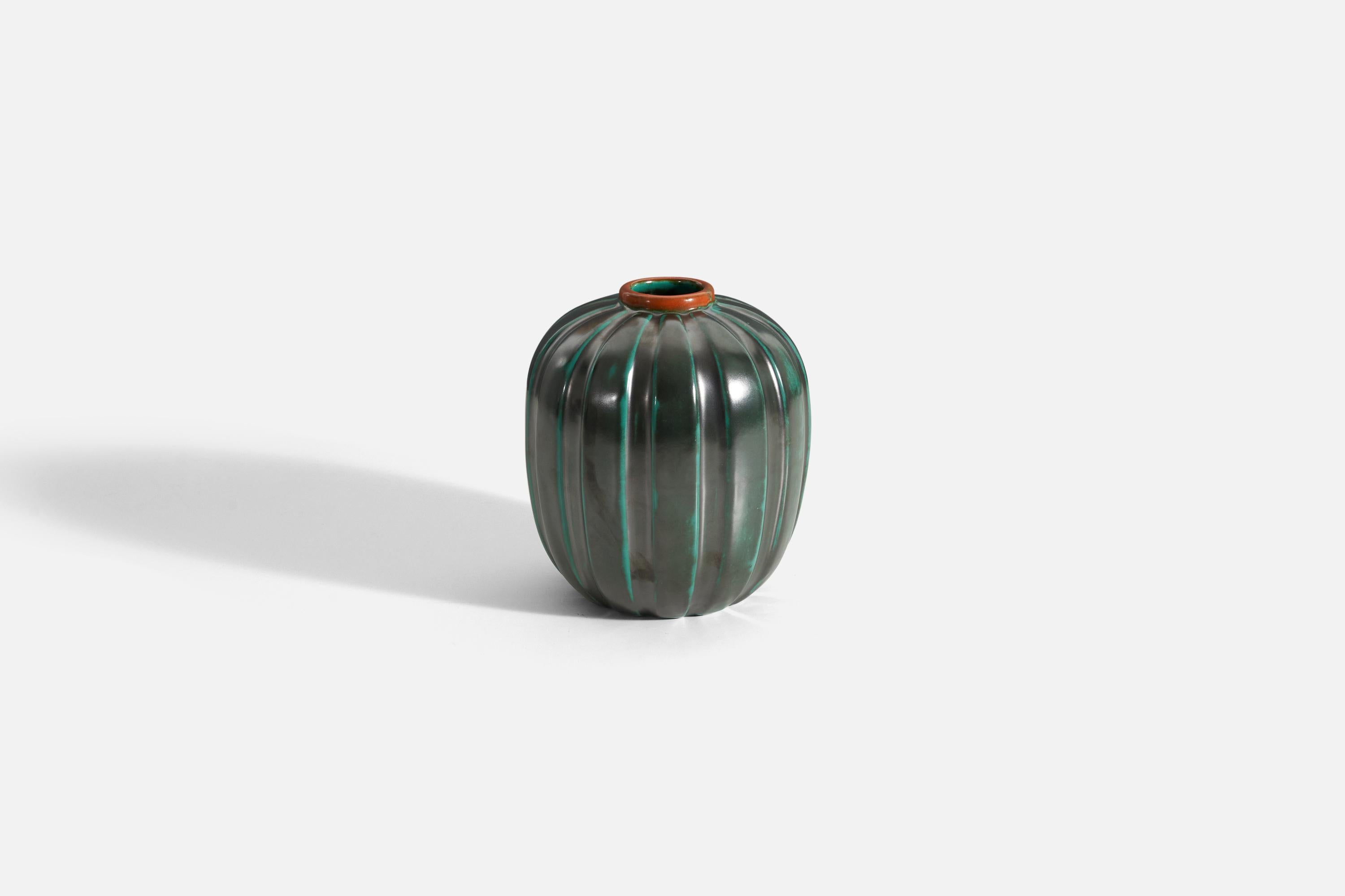 Organic Modern Vicke Lindstrand, Fluted Vase Green-Glazed Stoneware Upsala-Ekeby, Sweden, 1940s