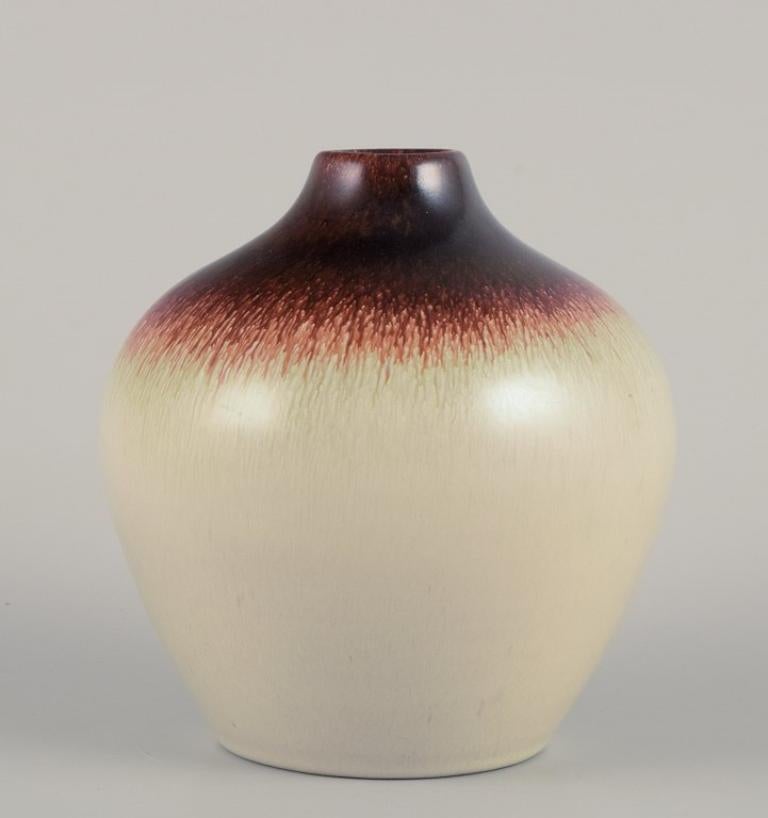 Vicke Lindstrand per Ekeby. Vaso in ceramica 