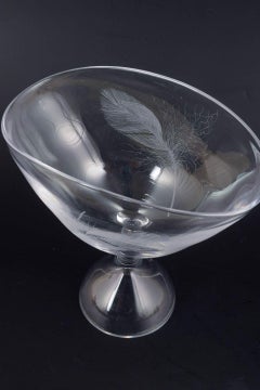 Vicke Lindstrand for Kosta. Art glass footed bowl, mid-20th C.