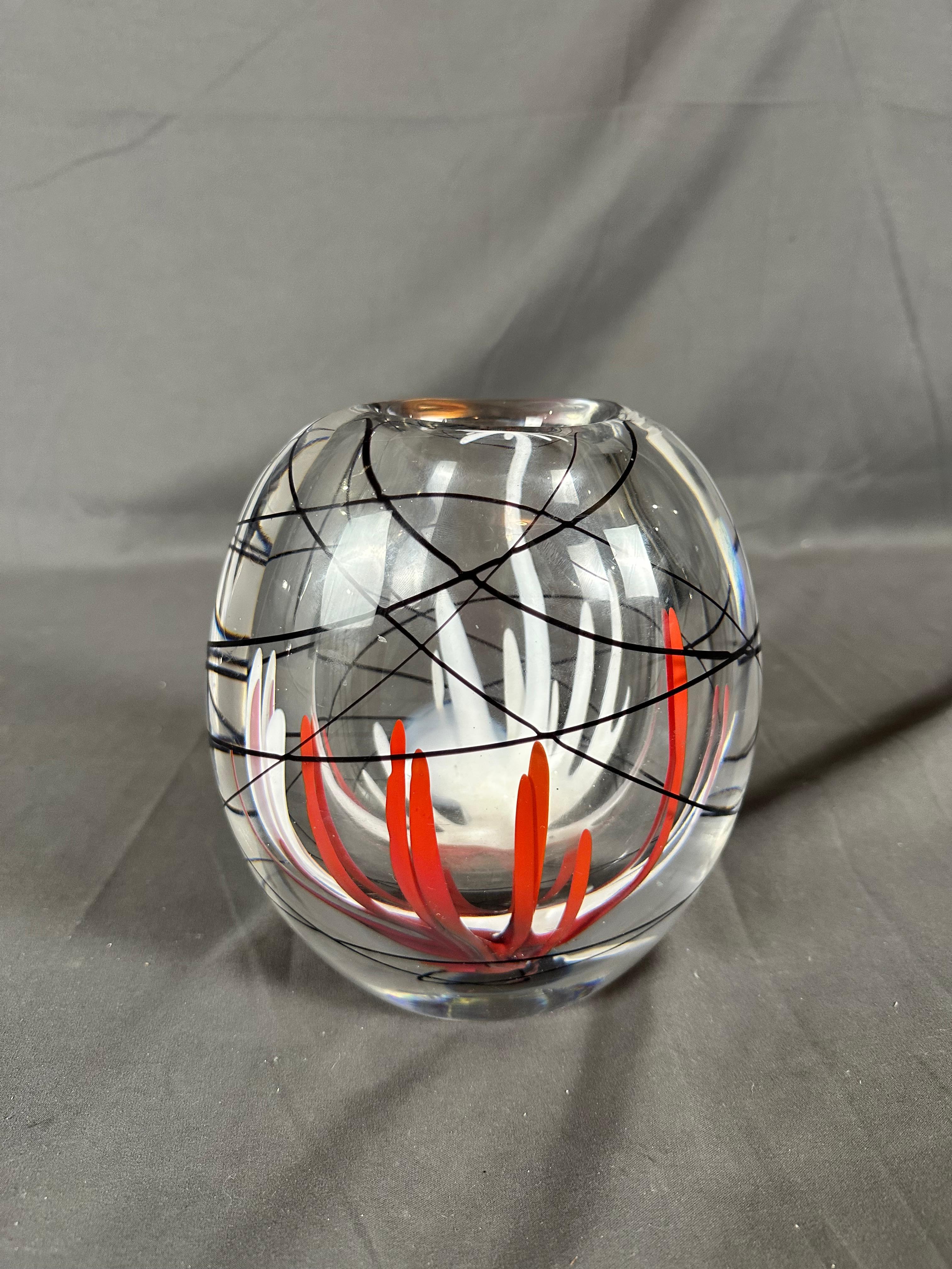 Vicke Lindstrand for Kosta Boda 1950's Clear, White, Black and Red Vase In Good Condition For Sale In Mexico City, MX