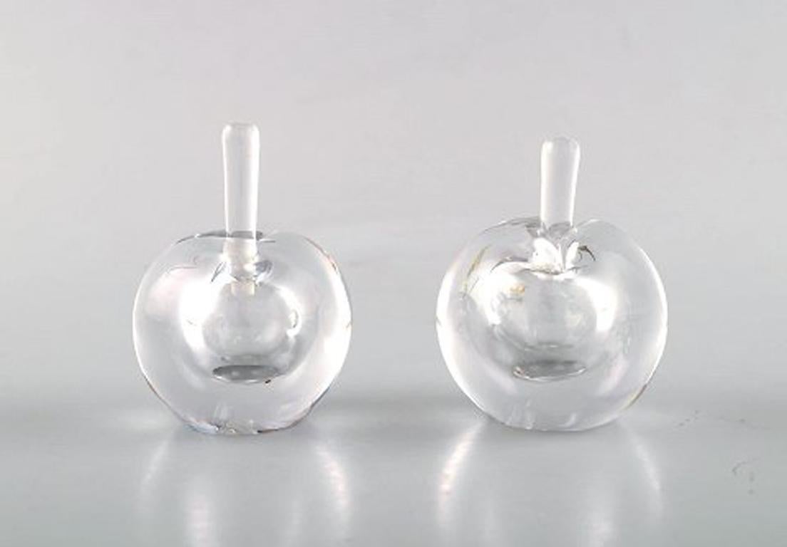 Vicke Lindstrand for Kosta Boda. A collection of six mouth blown perfume bottles in clear art glass. Designed in the 1960s.
In very good condition.
Incised signature.
Largest measures: 6.5 x 5.5 cm.