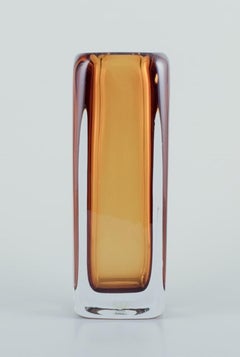 Vicke Lindstrand per Kosta Boda. Vaso in vetro artistico in vetro giallo e trasparente