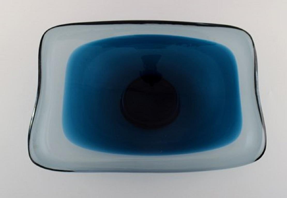 Vicke Lindstrand for Kosta Boda, Bowl in Blue Art Glass, 1958 (Skandinavische Moderne)