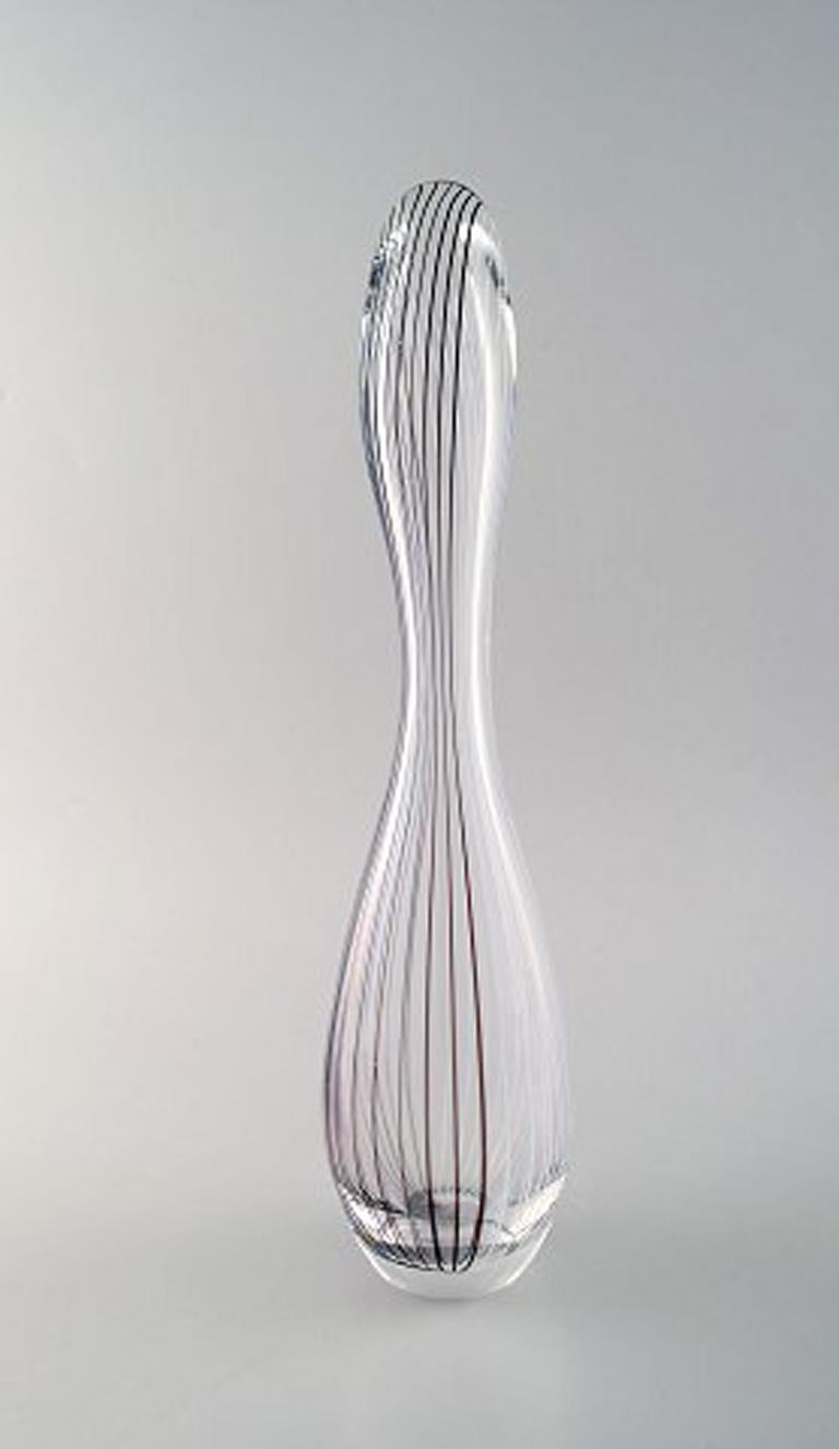 Vicke Lindstrand for Kosta Boda glass vase.
Signed: LH 0258.
Measures: 33 x 8 cm.
In perfect condition.
Sweden, 1950s-1960s.