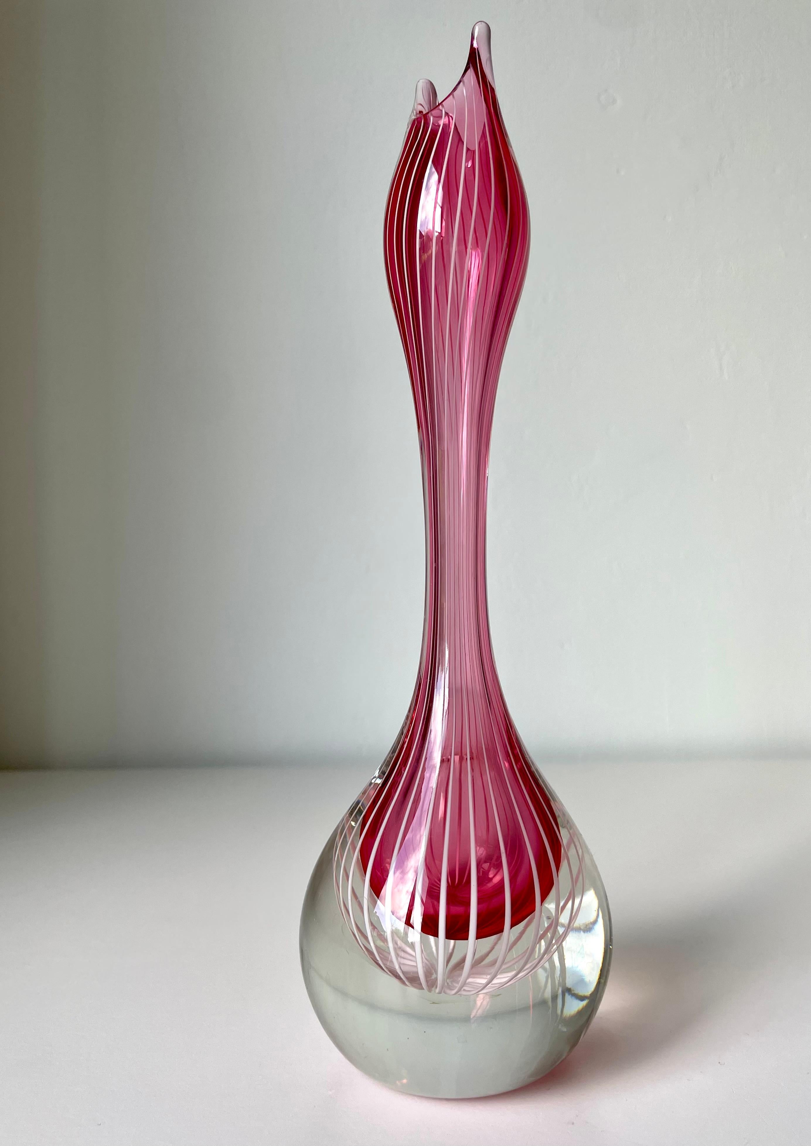 Vicke Lindstrand for Kosta Boda Pink White Striped Art Glass Vase, 1950s In Good Condition In Copenhagen, DK