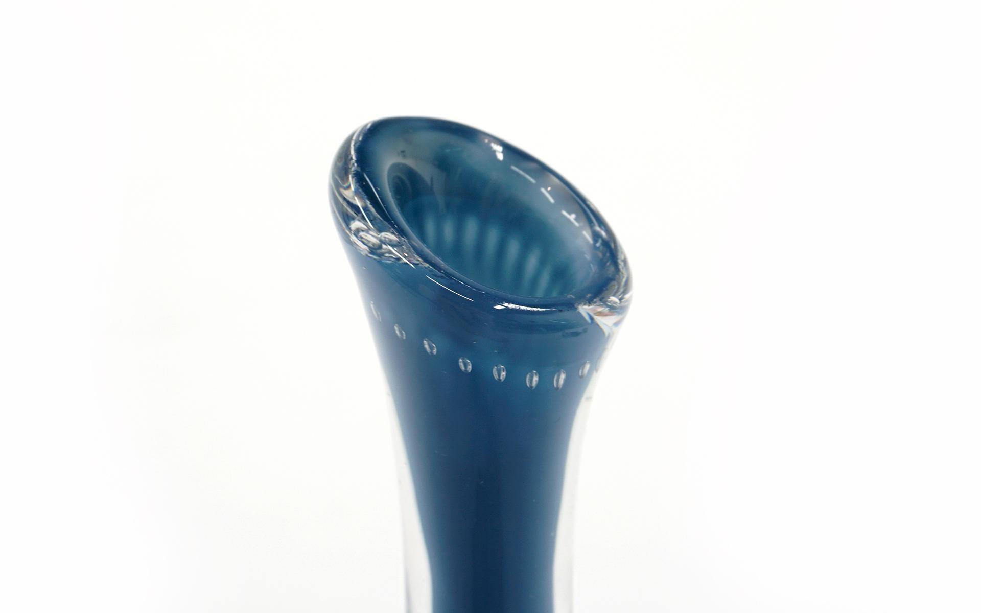 Swedish Vicke Lindstrand for Kosta Bud Art Glass Vase. Blue Art Glass, Sweden, 1950s