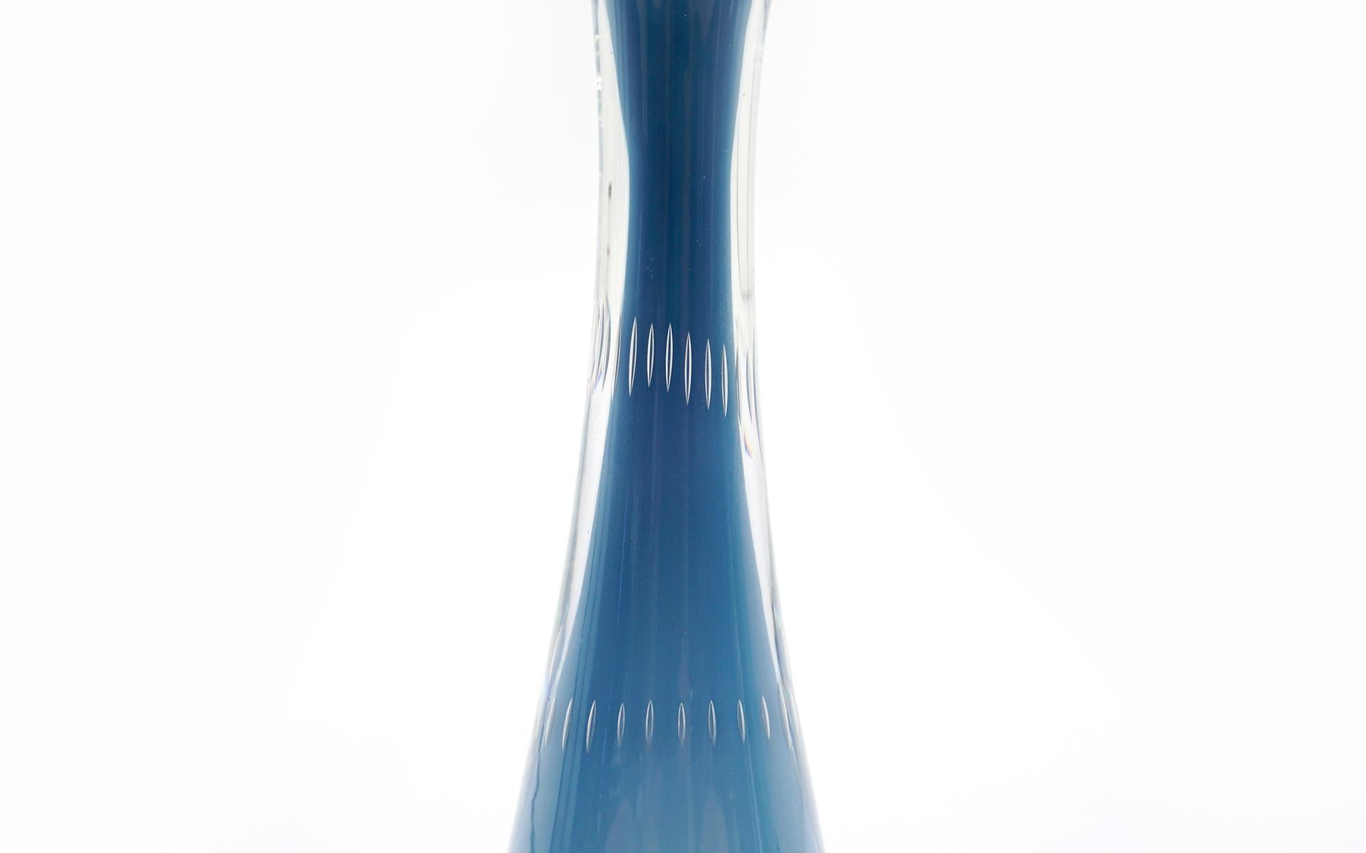 Vicke Lindstrand for Kosta Bud Art Glass Vase. Blue Art Glass, Sweden, 1950s In Good Condition In Kansas City, MO