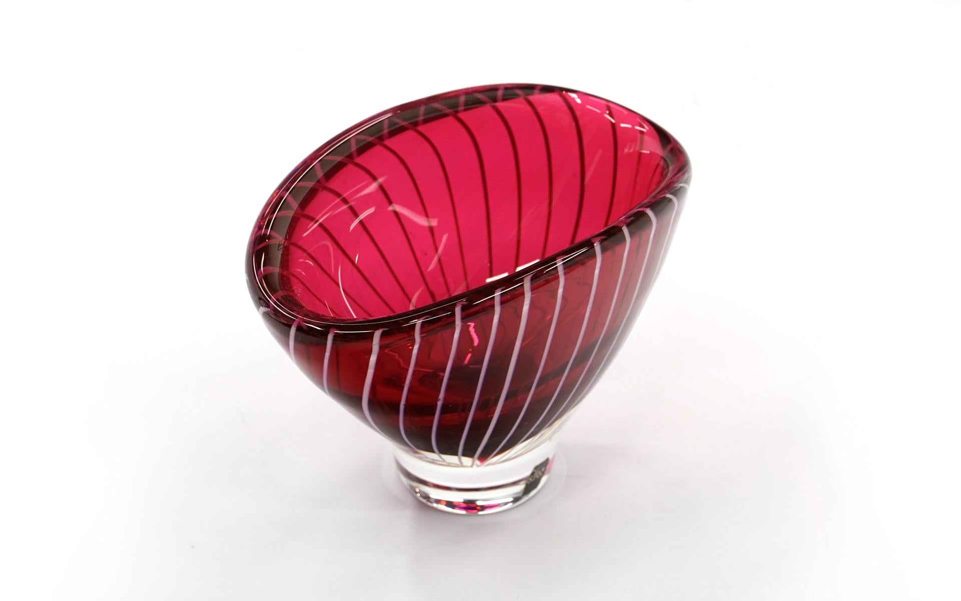 Swedish Mid-Century Modern cranberry and white striped glass bowl by Swedish glass artist Vicke Lindstrand for Kosta Boda circa 1950. No chips cracks or repairs.

This particular piece is a rare work from the Zebra series, with the encased ribbons