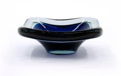 Vicke Lindstrand for Kosta Dark Blue Glass Dish. Swedish Art Glass, 1950s