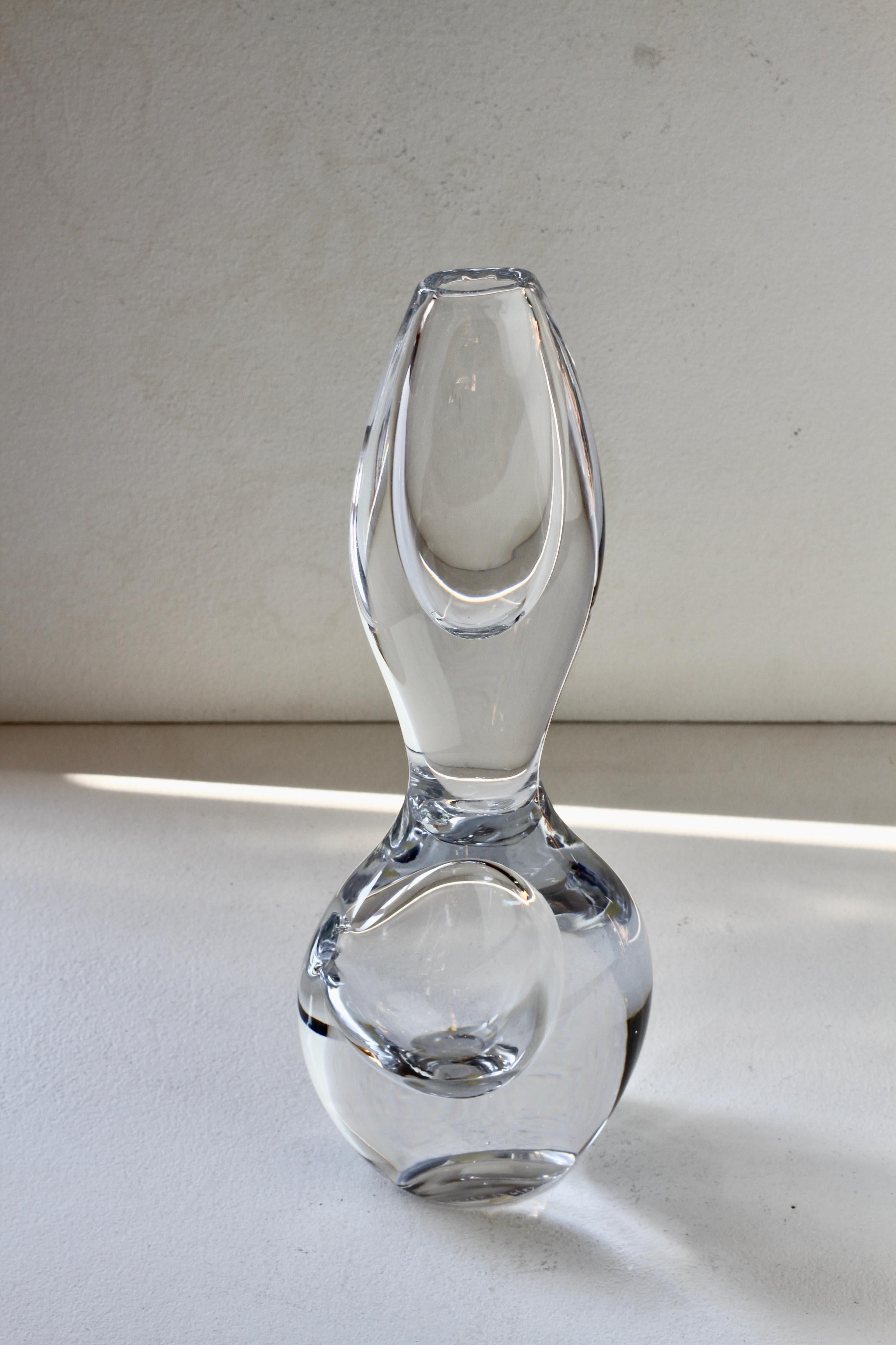 Suédois Vicke Lindstrand pour Kosta Glasbruk, 1950, grand vase en verre à deux trous 