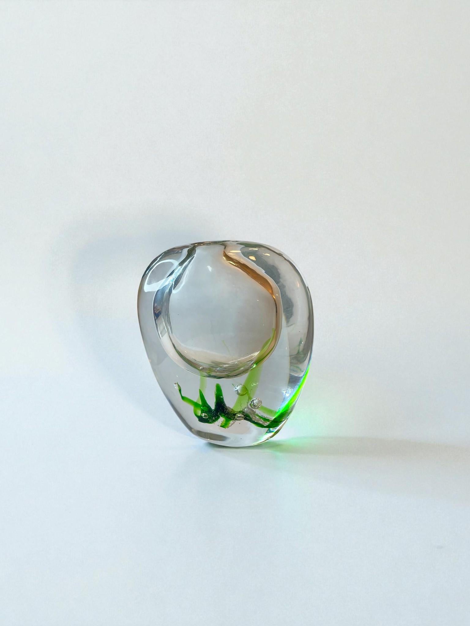 Vicke Lindstrand para Kosta, ''Hierba de mar'' - Sueca de mediados de siglo - (Juego de 3 piezas) Vidrio artístico en venta