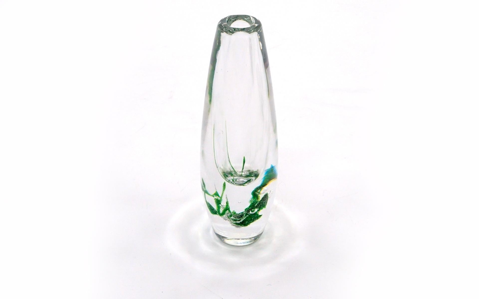 Swedish Mid-Century Modern seaweed glass vase by Swedish glass artist Vicke Lindstrand for Kosta Boda circa 1950. No chips cracks or repairs.

Incised on bottom, 