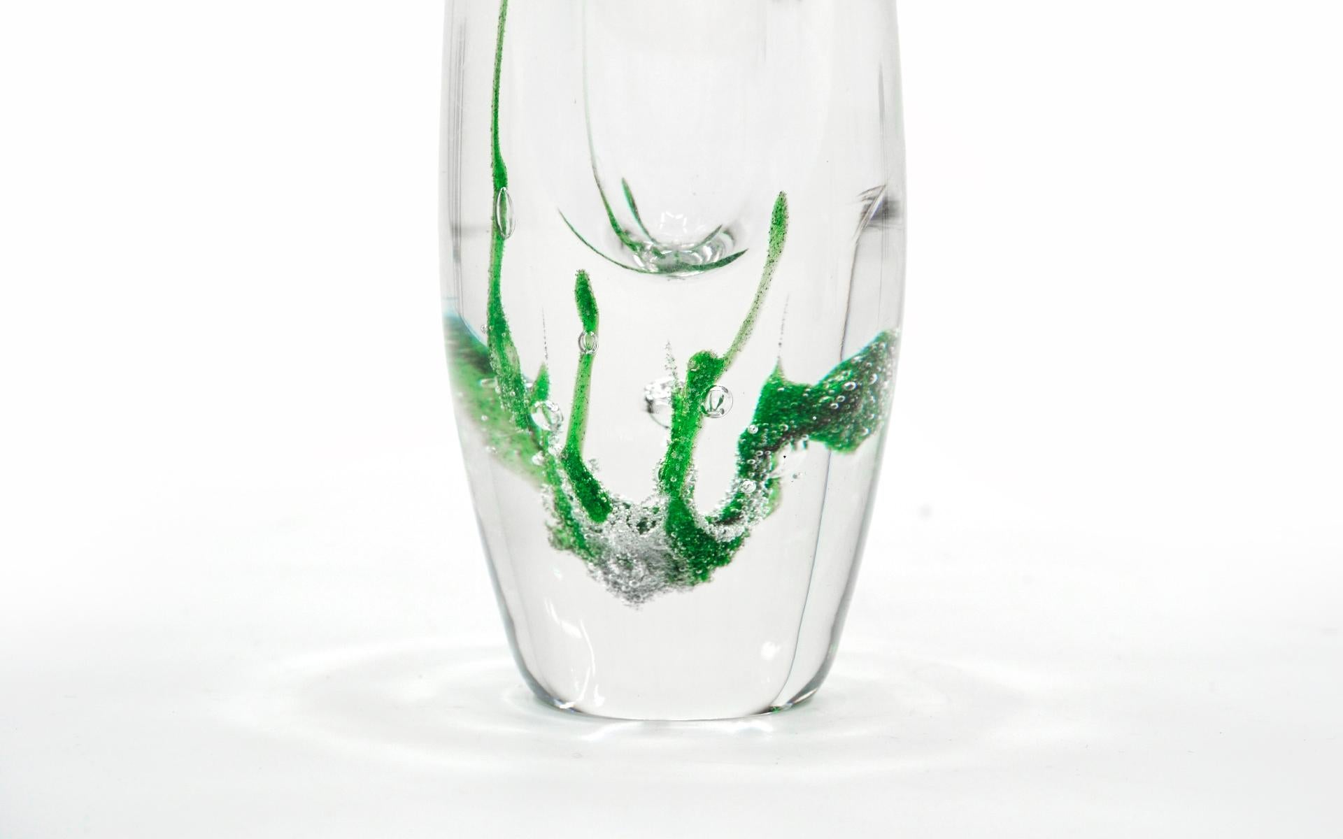Vicke Lindstrand for Kosta Seaweed Glass Vase, Green Art Glass, Sweden, 1950s In Good Condition For Sale In Kansas City, MO