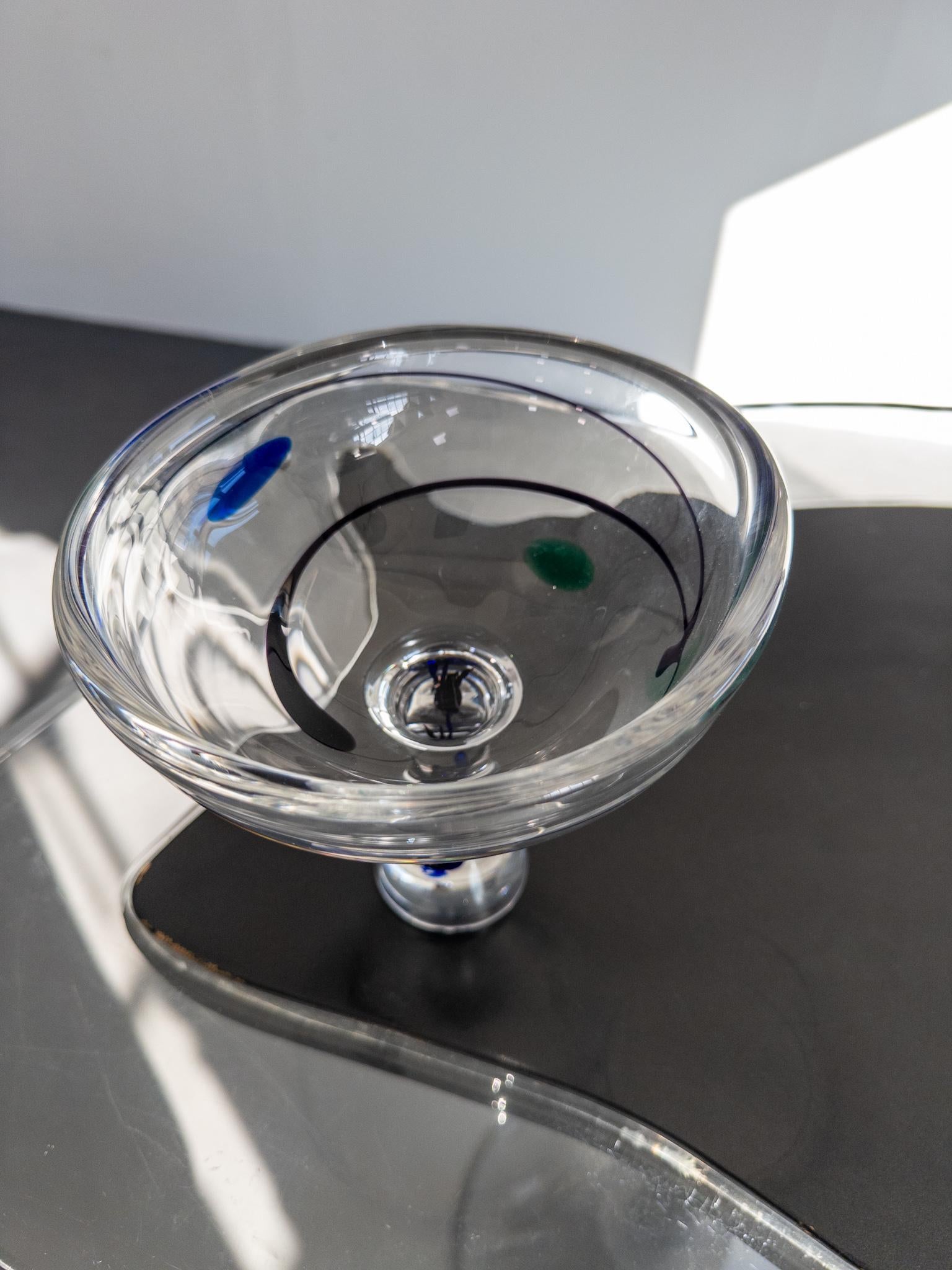 Vicke Lindstrand für Kosta, Schweden - Signierte Kunstglasschale, 1950-60er Jahre (Schwedisch) im Angebot