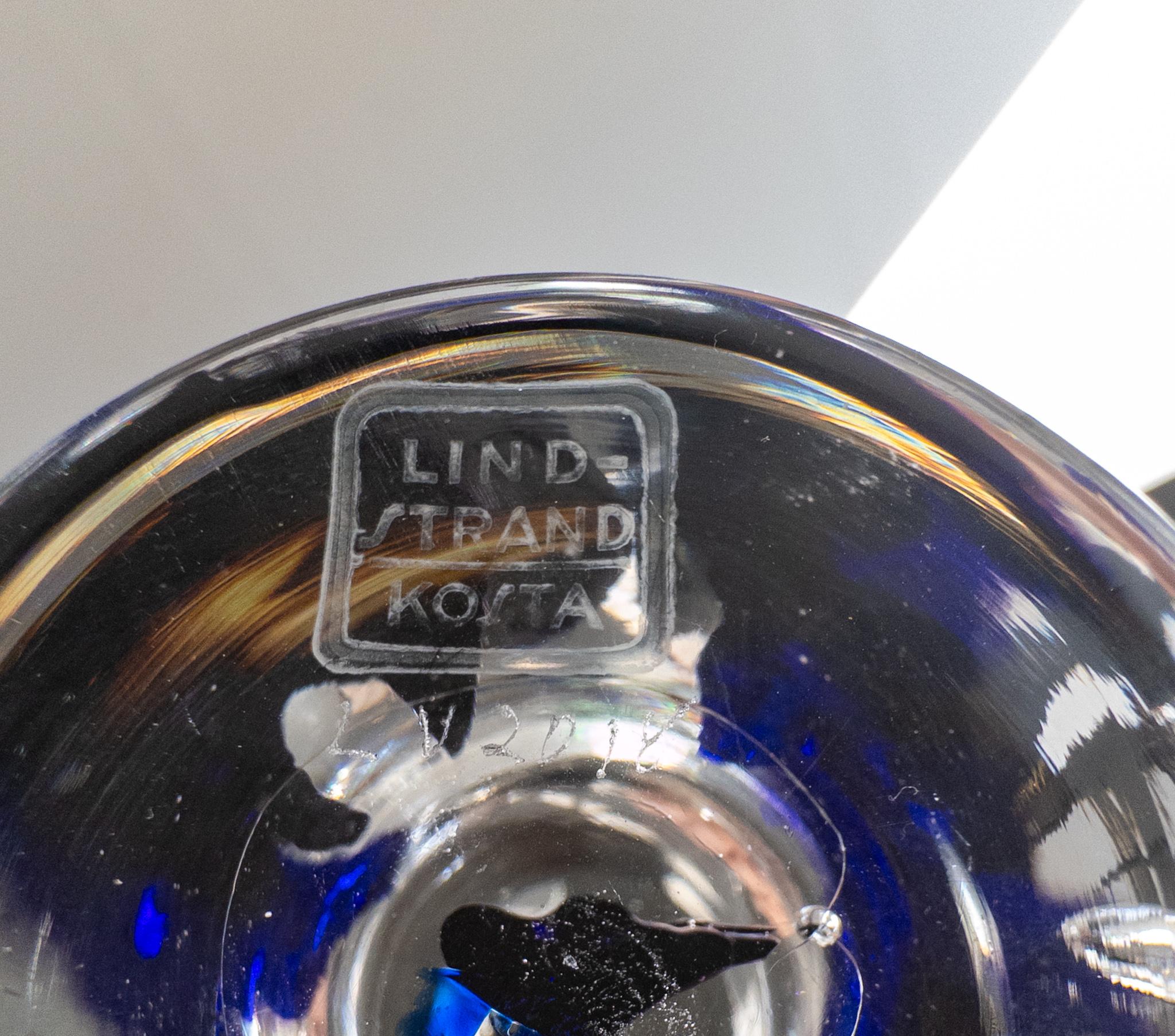 Vicke Lindstrand für Kosta, Schweden - Signierte Kunstglasschale, 1950-60er Jahre (Mitte des 20. Jahrhunderts) im Angebot