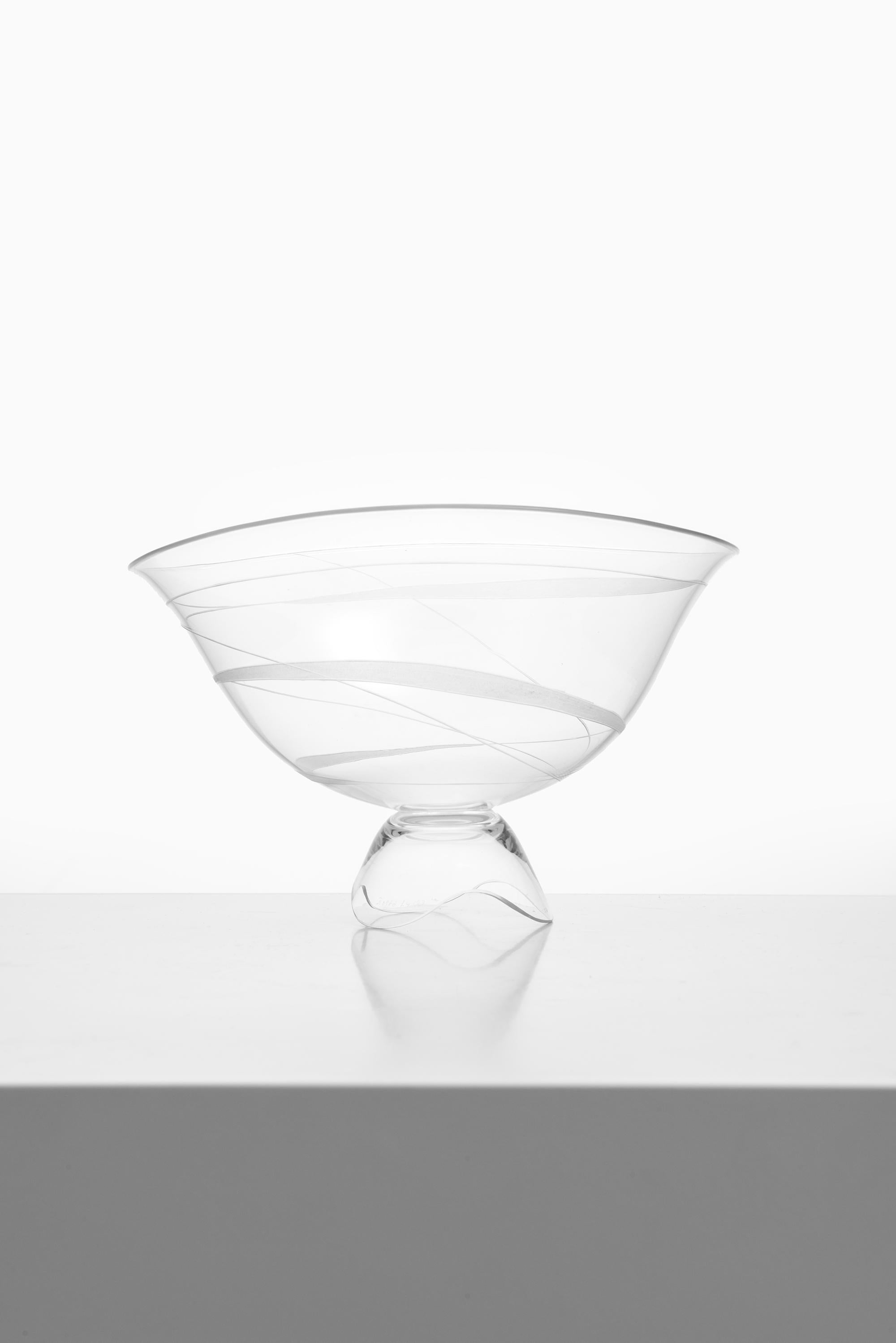 Swedish Vicke Lindstrand Glass Vase Produced by Kosta in Sweden For Sale