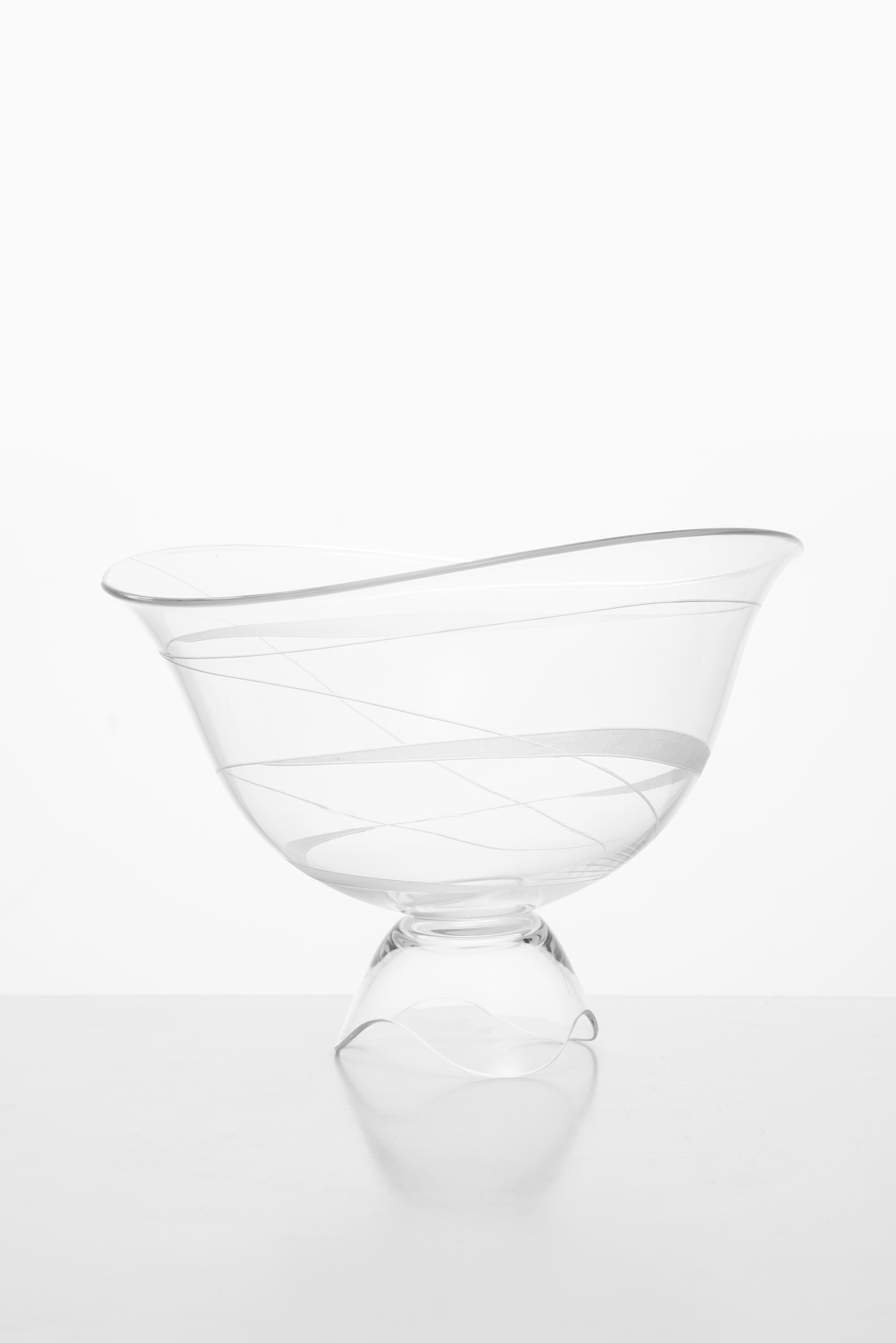 Vicke Lindstrand Glass Vase Produced by Kosta in Sweden In Good Condition For Sale In Limhamn, Skåne län