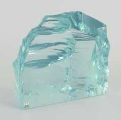 Vicke Lindstrand, Kosta Boda. Large art glass sculpture. Shaped as an ice block.