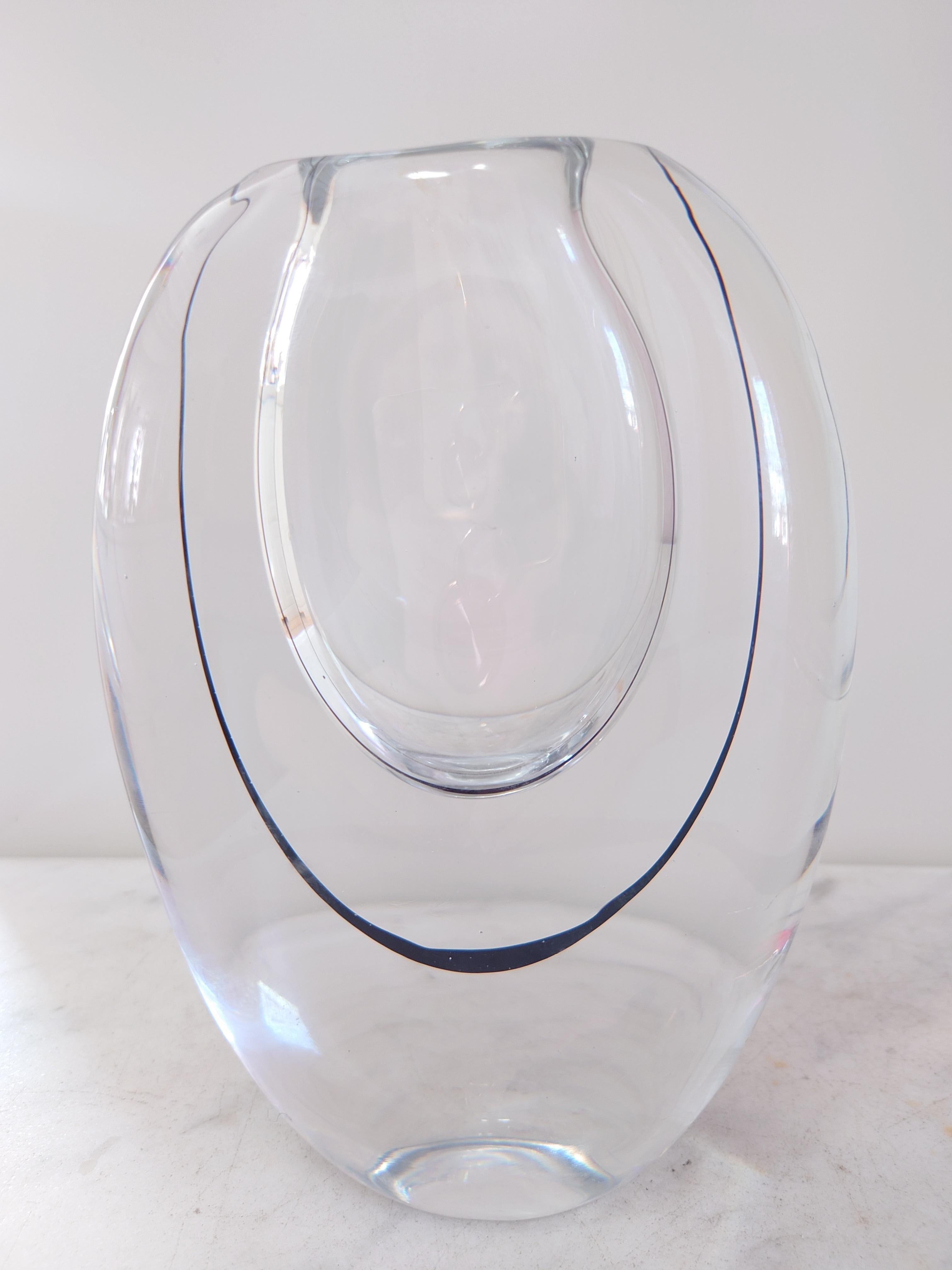 Skandinavische moderne Glasvase von Vicke Lindstrand Kosta KONTUR, skandinavisch-modern  1950s (Schwedisch) im Angebot