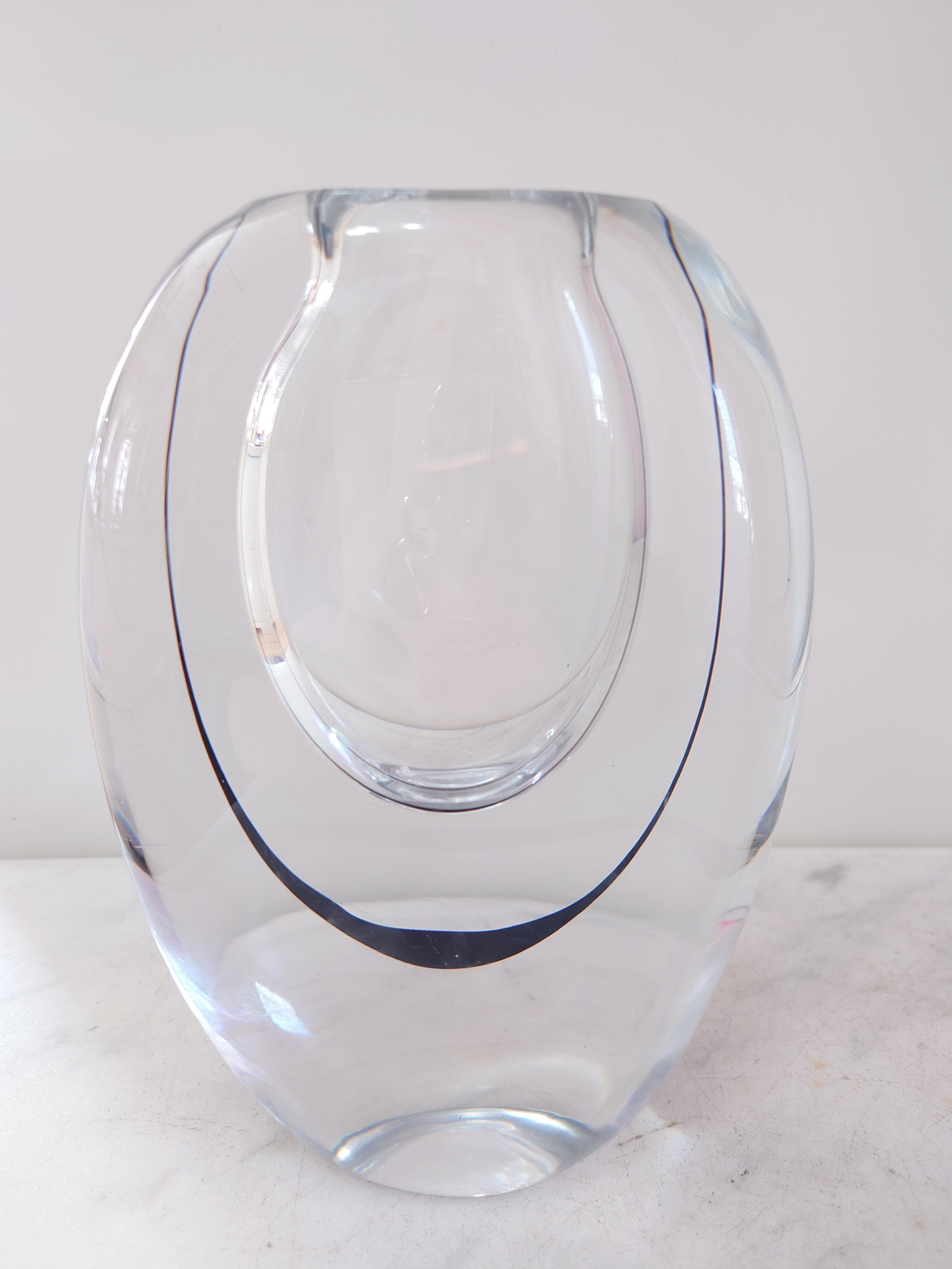 Skandinavische moderne Glasvase von Vicke Lindstrand Kosta KONTUR, skandinavisch-modern  1950s im Zustand „Gut“ im Angebot in Boden, SE