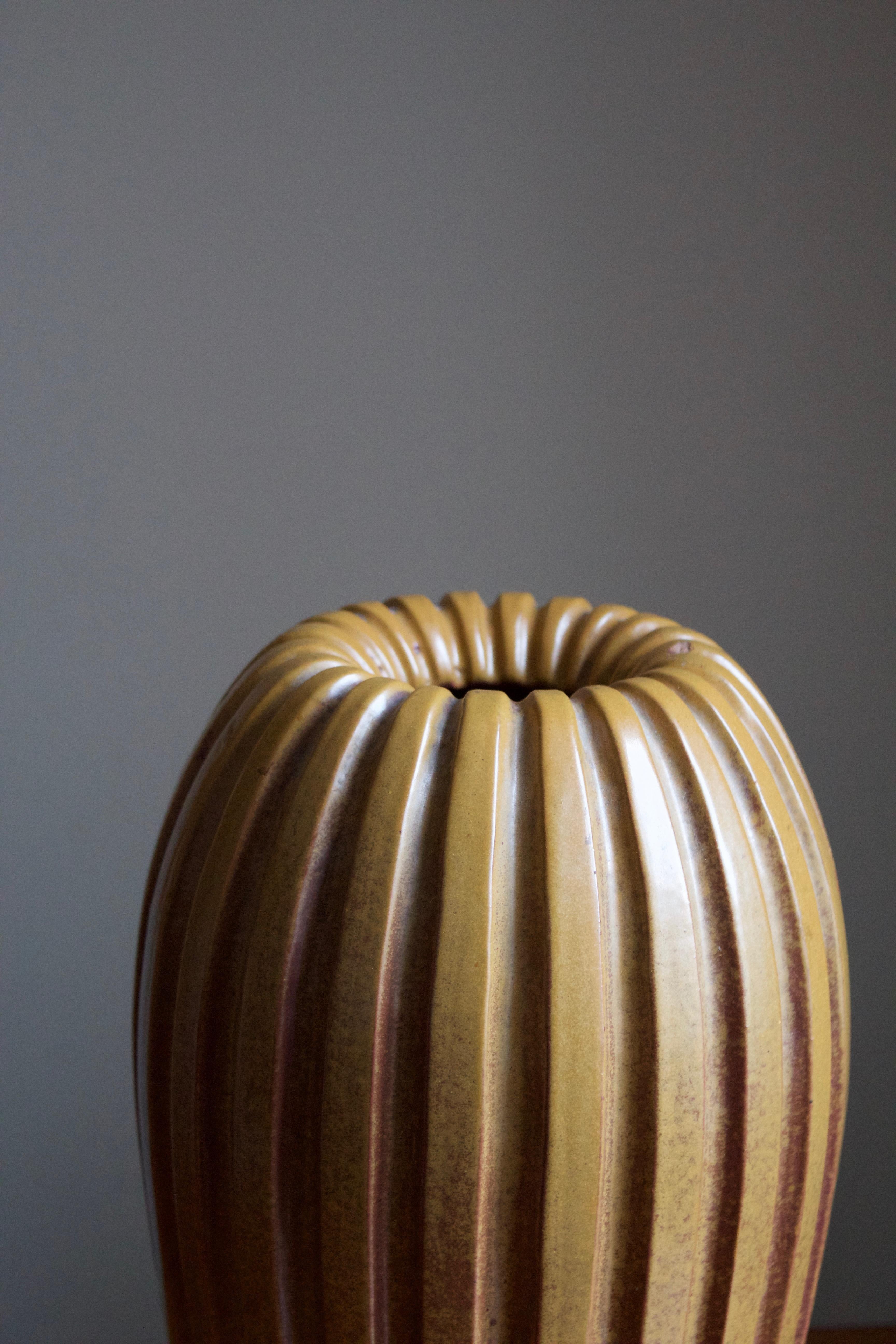 Organic Modern Vicke Lindstrand, Large Fluted Vase, Glazed Ceramic, Upsala-Ekeby, Sweden, 1940s