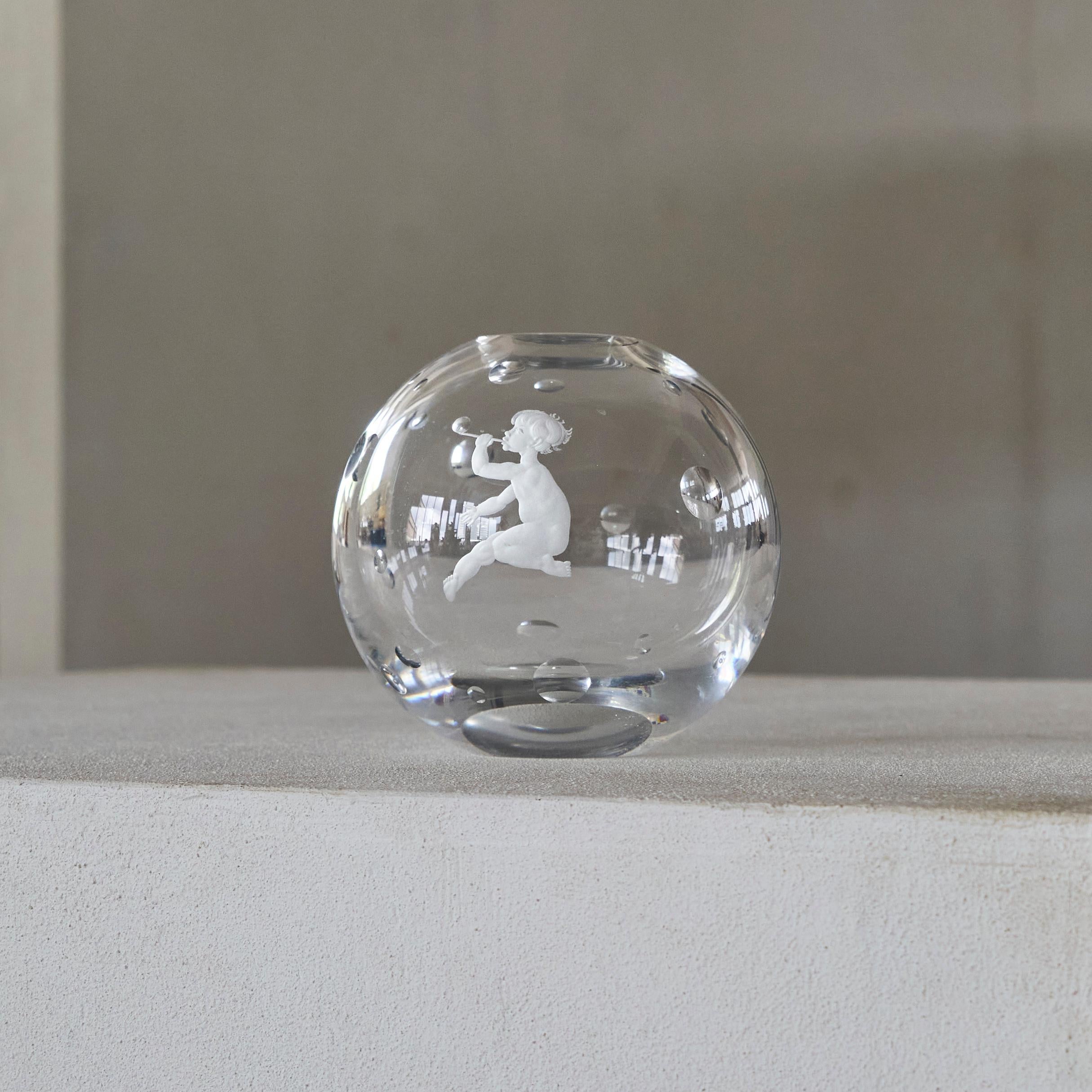 Swedish Vicke Lindstrand Rare 'Bubbles' Vase in Etched Glass for Orrefors Sweden 1930s For Sale