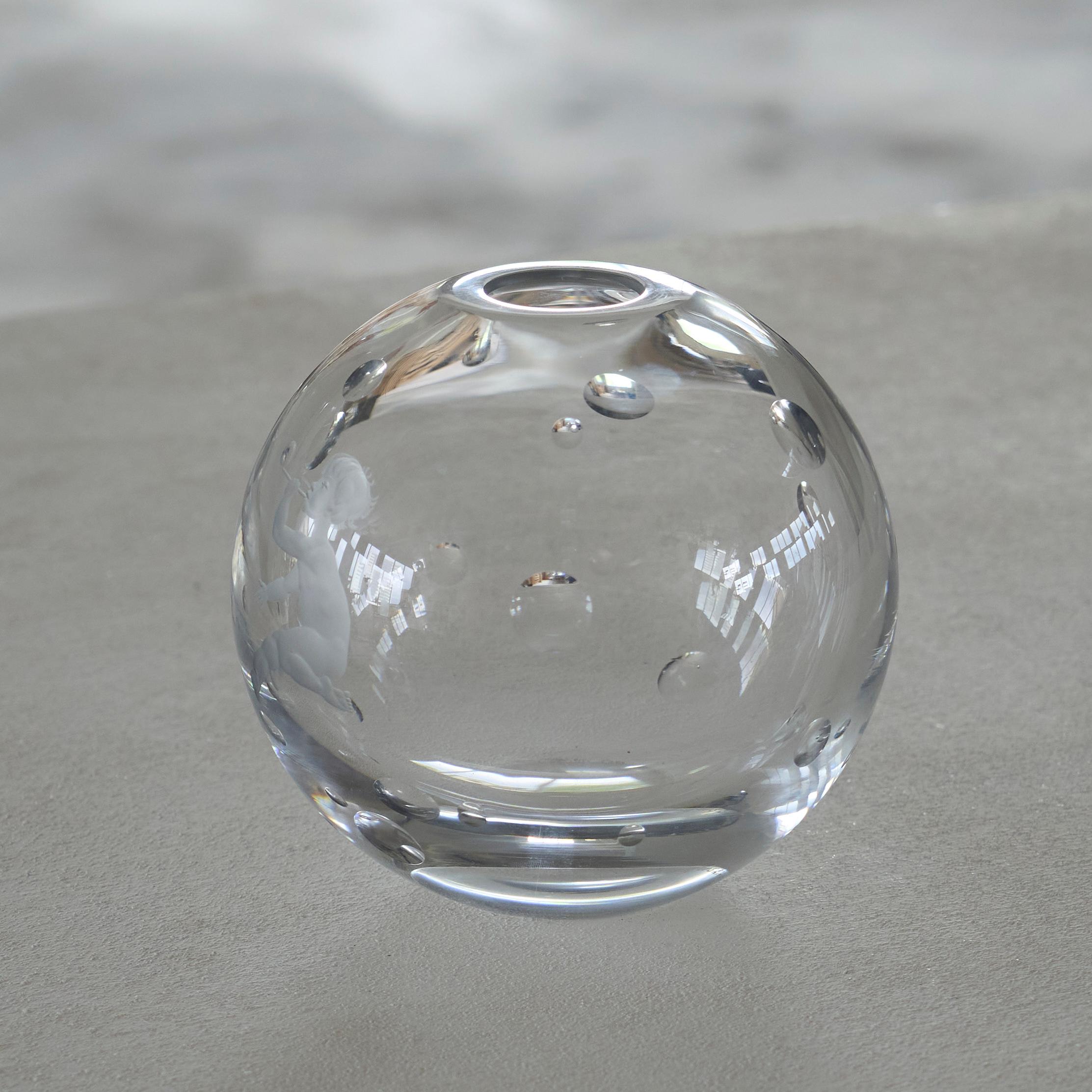 Vicke Lindstrand Rare 'Bubbles' Vase in Etched Glass for Orrefors Sweden 1930s For Sale 1
