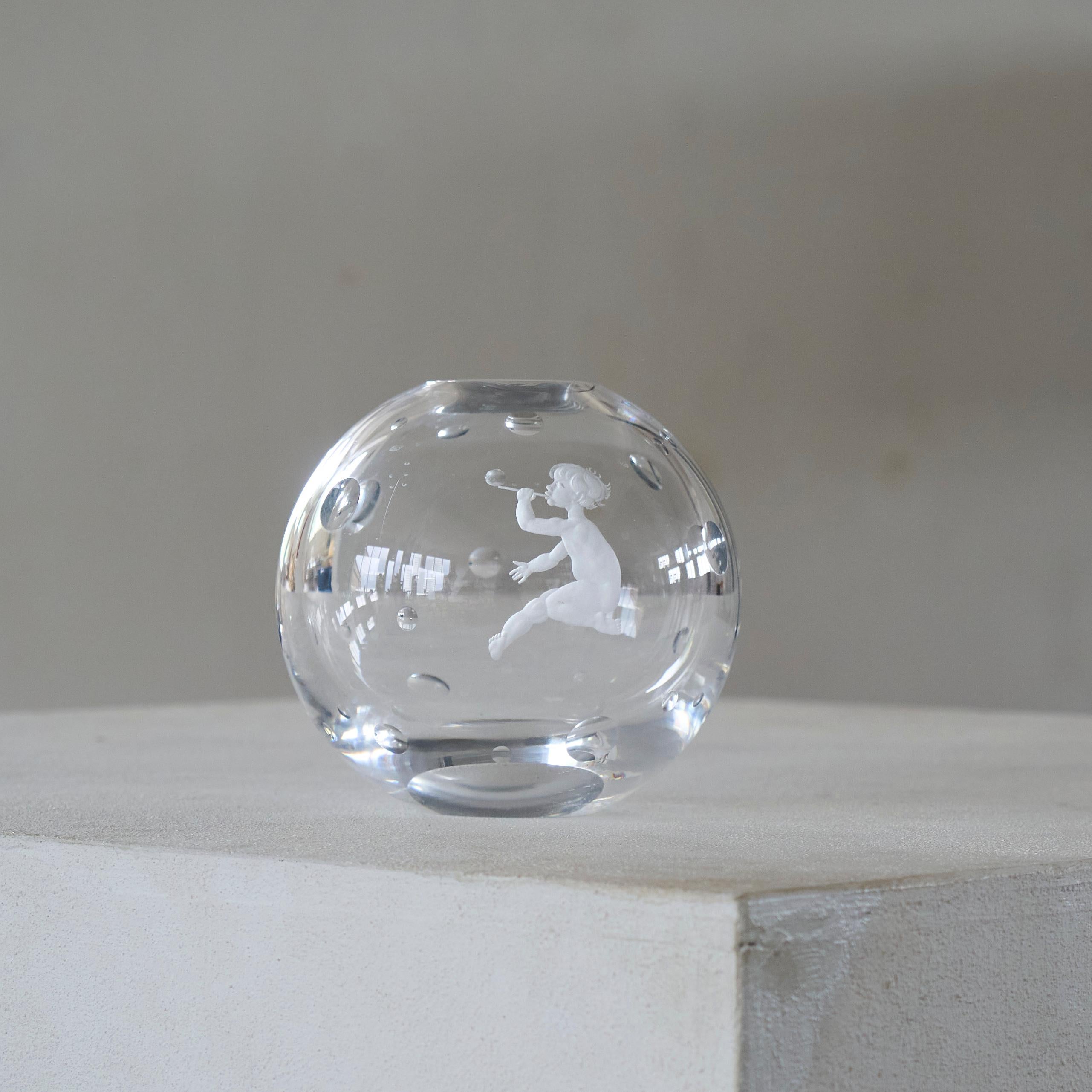Vicke Lindstrand Rare 'Bubbles' Vase in Etched Glass for Orrefors Sweden 1930s For Sale 2