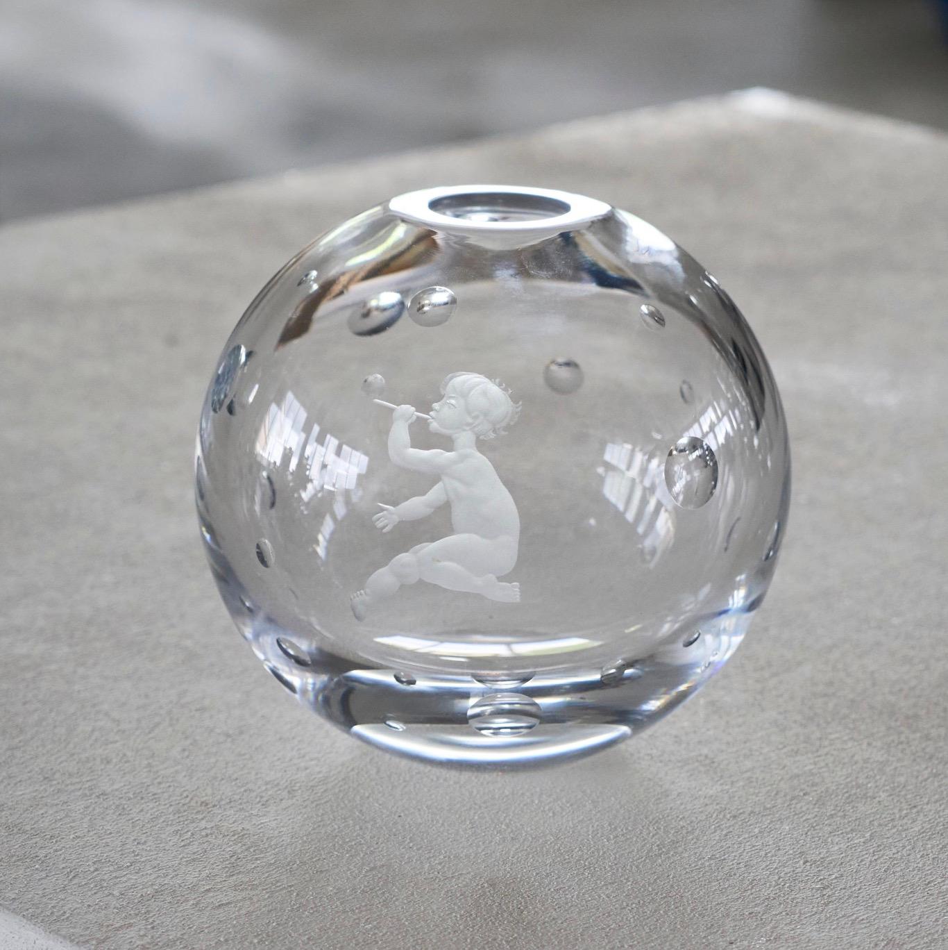 Swedish Vicke Lindstrand Rare Pair of Art Deco Vases in Etched Glass for Orrefors 1930s For Sale