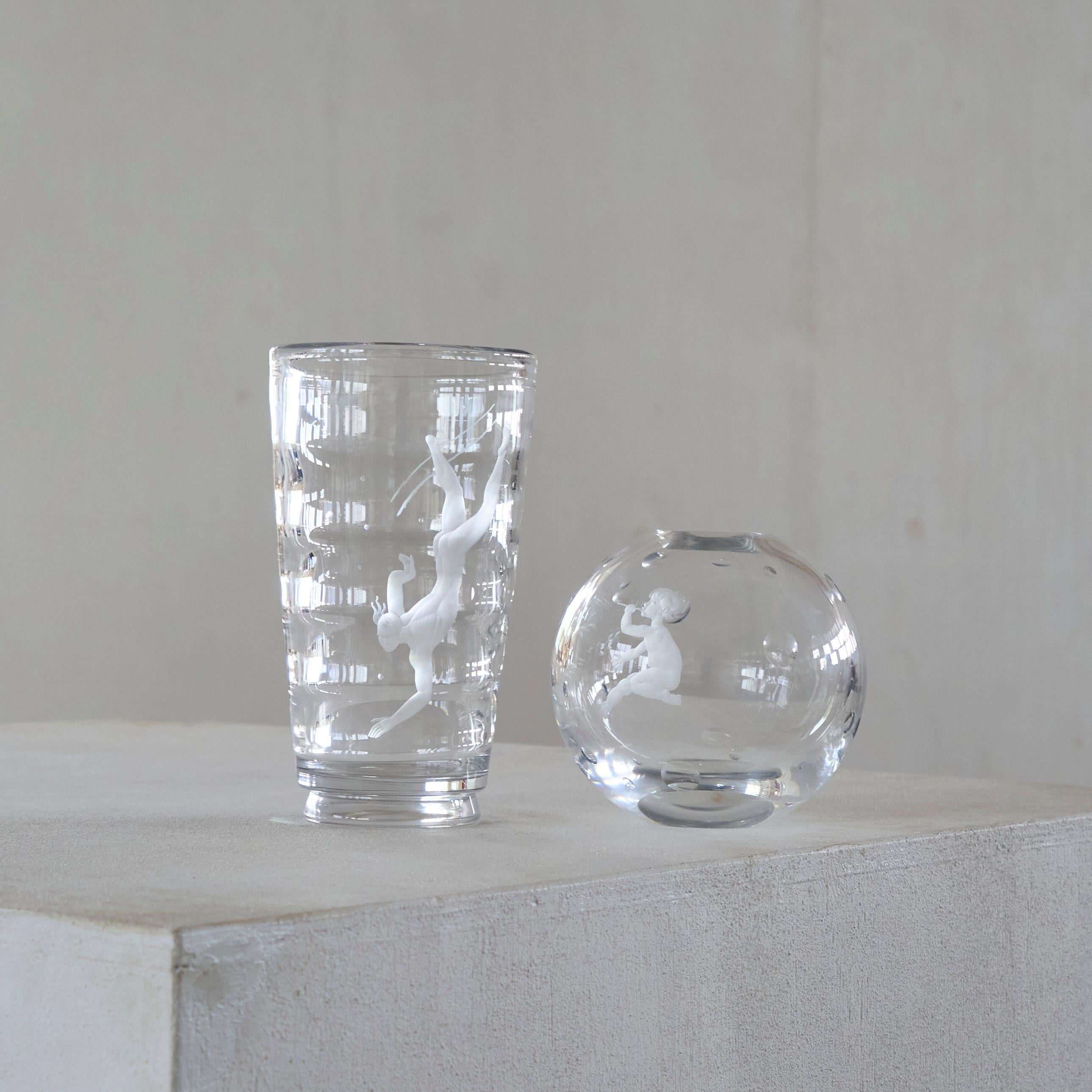 Vicke Lindstrand Rare Pair of Art Deco Vases in Etched Glass for Orrefors 1930s For Sale 3