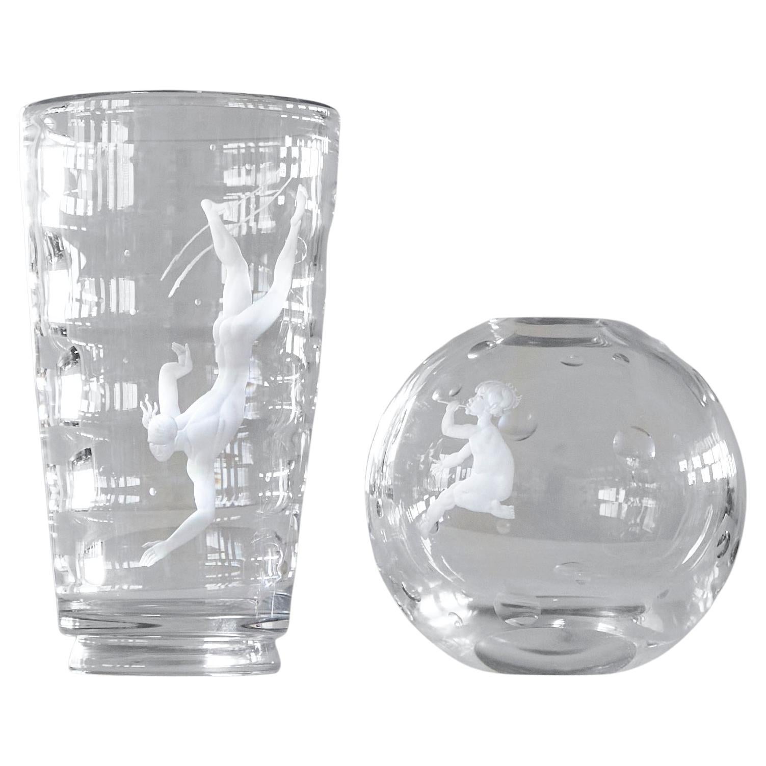 Vicke Lindstrand Rare Pair of Art Deco Vases in Etched Glass for Orrefors 1930s For Sale