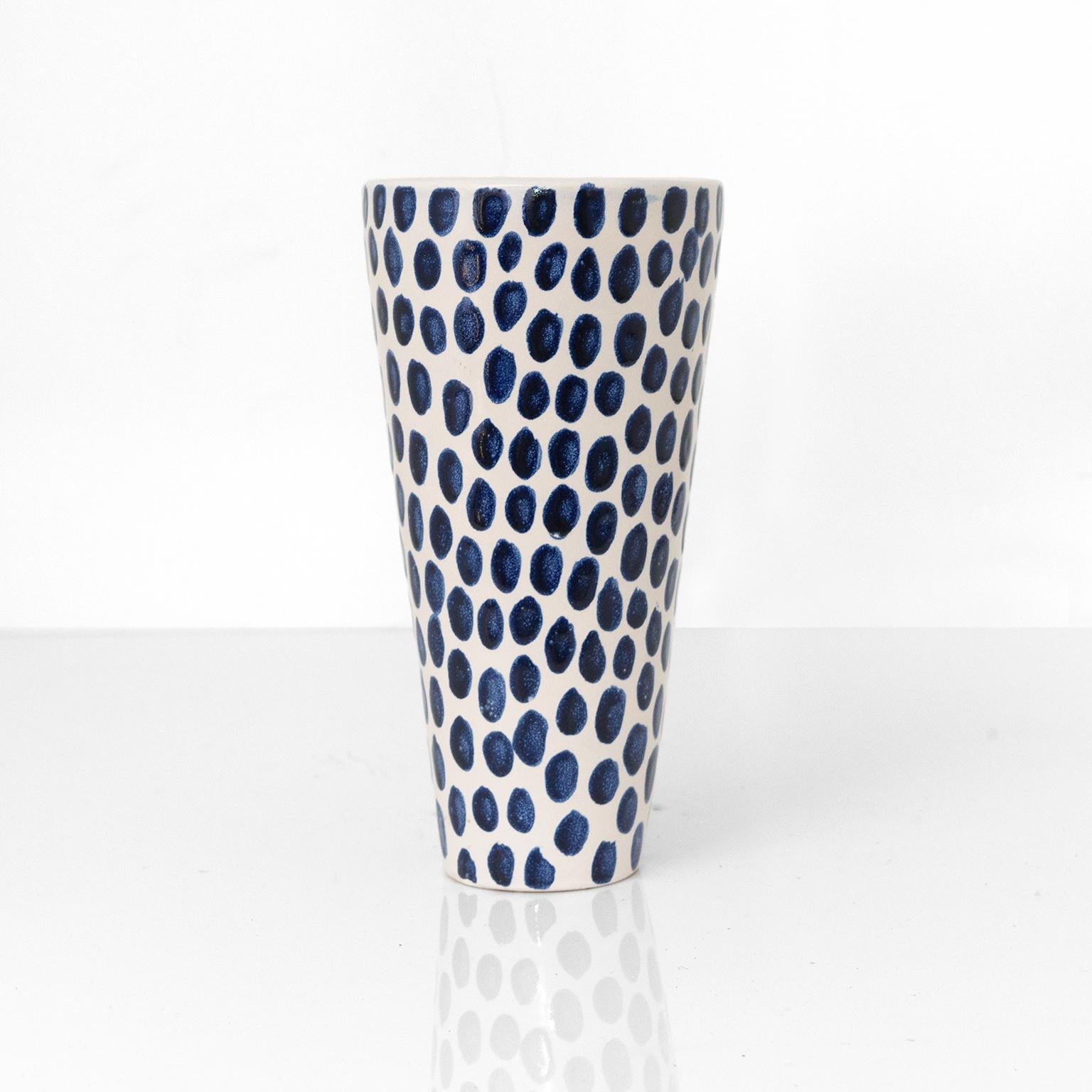 Vicke Lindstrand cone shaped spotted ceramic vase in hand decorated with blue spots on a white glazed body. Made by Lindstrand while at Upsala Ekeby, Sweden 1950’s. 

Measures: Height: 8.25“ Diameter: 4.25“.